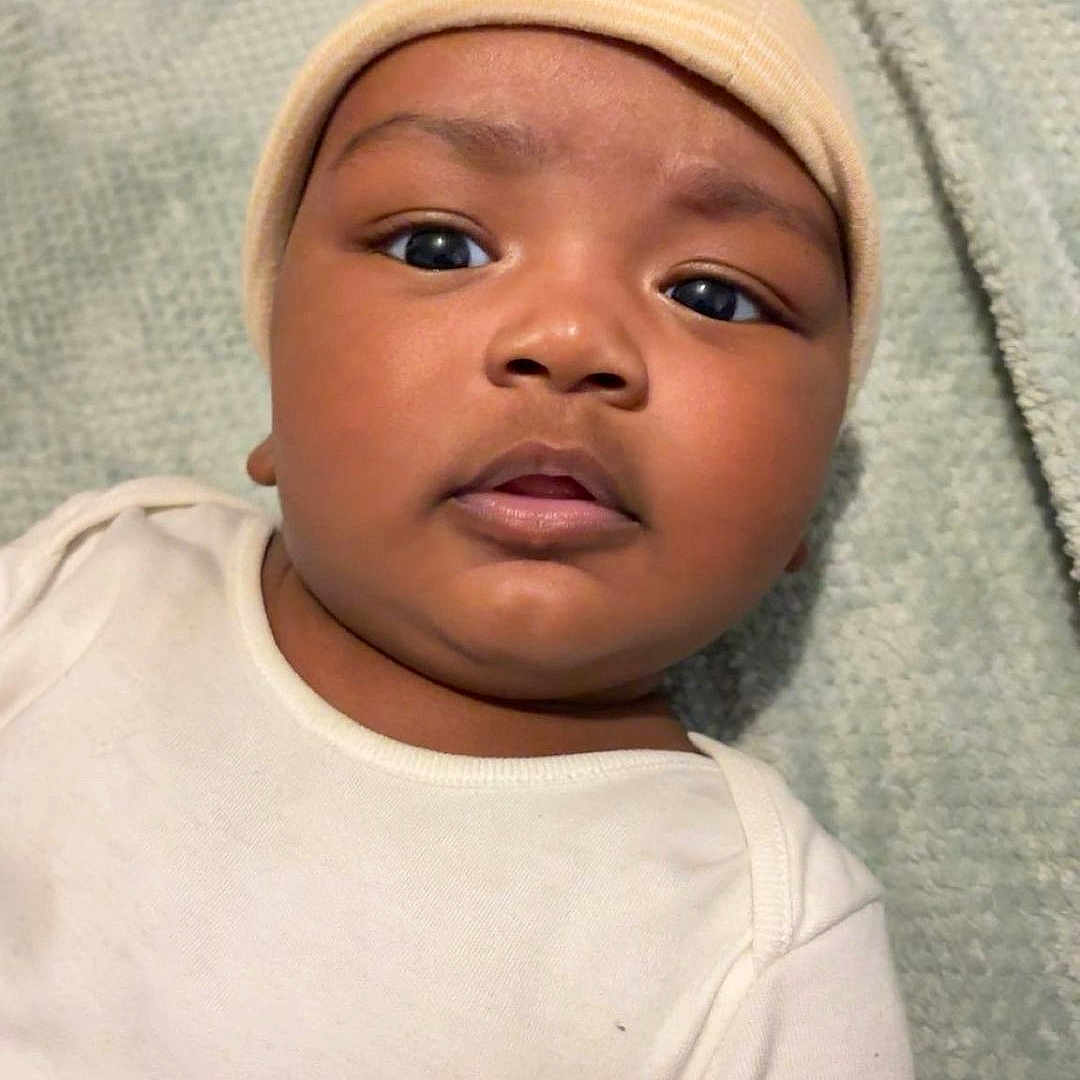 Wilsan a rejoint le concours — aidez-le/la à gagner de superbes lots ! baby, beanie, blonde, bodypart, bonnet, cap, clothing, face, hair, happy, hat, head, neck, person, photography, portrait, sad, shoulder, skin, smile