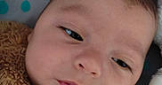 Ezyo a rejoint le concours — aidez-le/la à gagner de superbes lots ! baby, blanket, child, close_up, cozy, cute, expression, eyelashes, face, fuzzy, head, indoors, infant, polka_dots, portrait, resting, skin, sleepy, soft, young