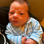 Ezyo a rejoint le concours — aidez-le/la à gagner de superbes lots ! baby, newborn, infant, face, hands, clothing, onesie, blue_stripes, fist, sleepy, resting, portrait, human, soft_texture, warm_colors, indoors, closeup, cute, child, person