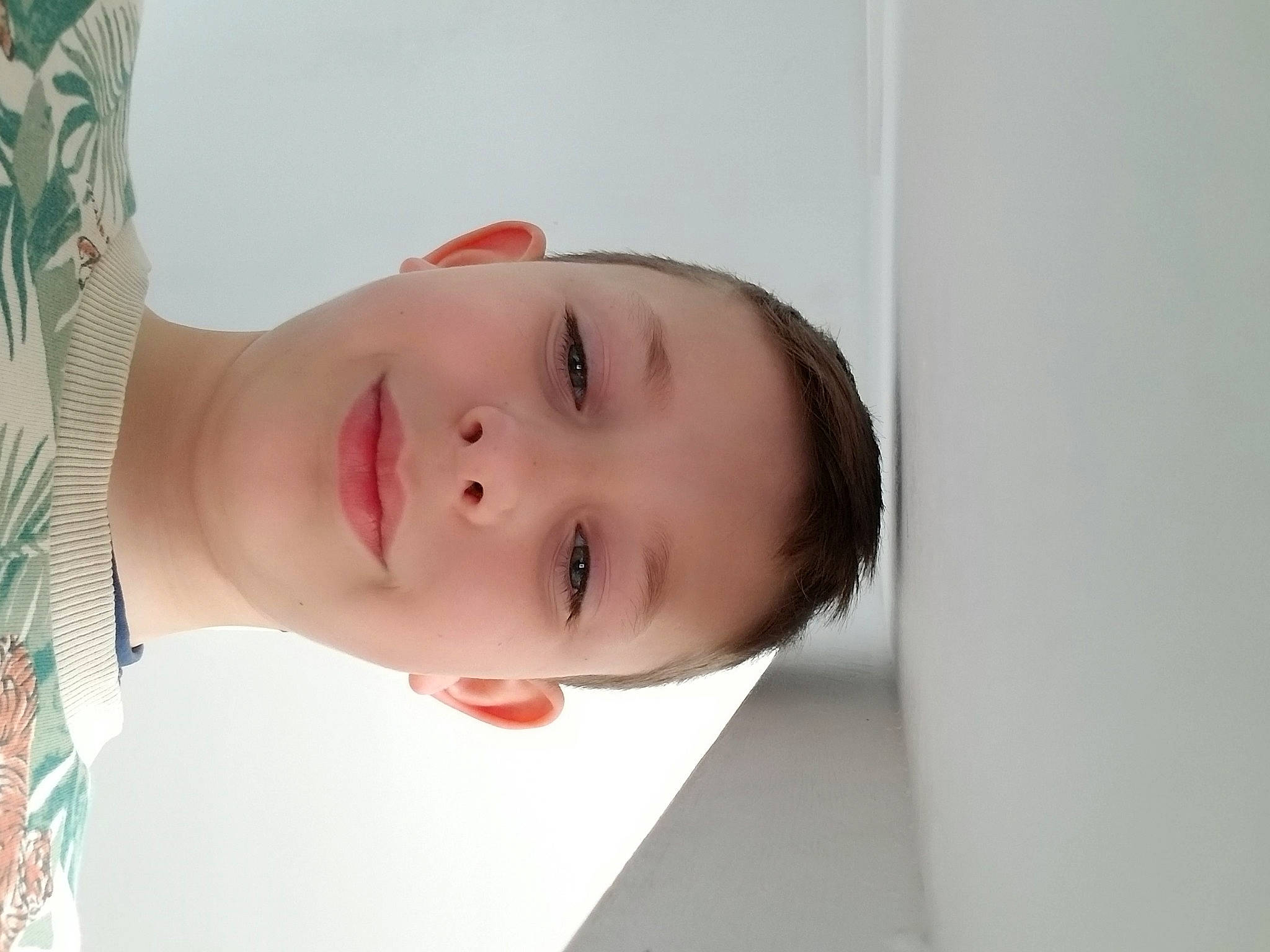 Batiste participe au concours pour gagner de l'argent avec cette photo : baby, cheek, chest, child, dress, eyelash, fun, happy, human_body, iris, jaw, joy, lip, nose, person, portrait_photography, room, skin, smile, toddler