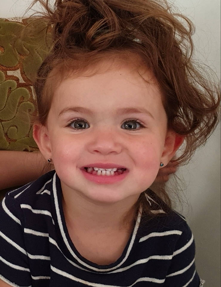 Safiya participe au concours pour gagner de l'argent avec cette photo : brown_hair, cheek, child, child_model, chin, eye, eyebrow, face, facial_expression, forehead, hair, hairstyle, head, joy, lip, nose, organ, person, skin, smile