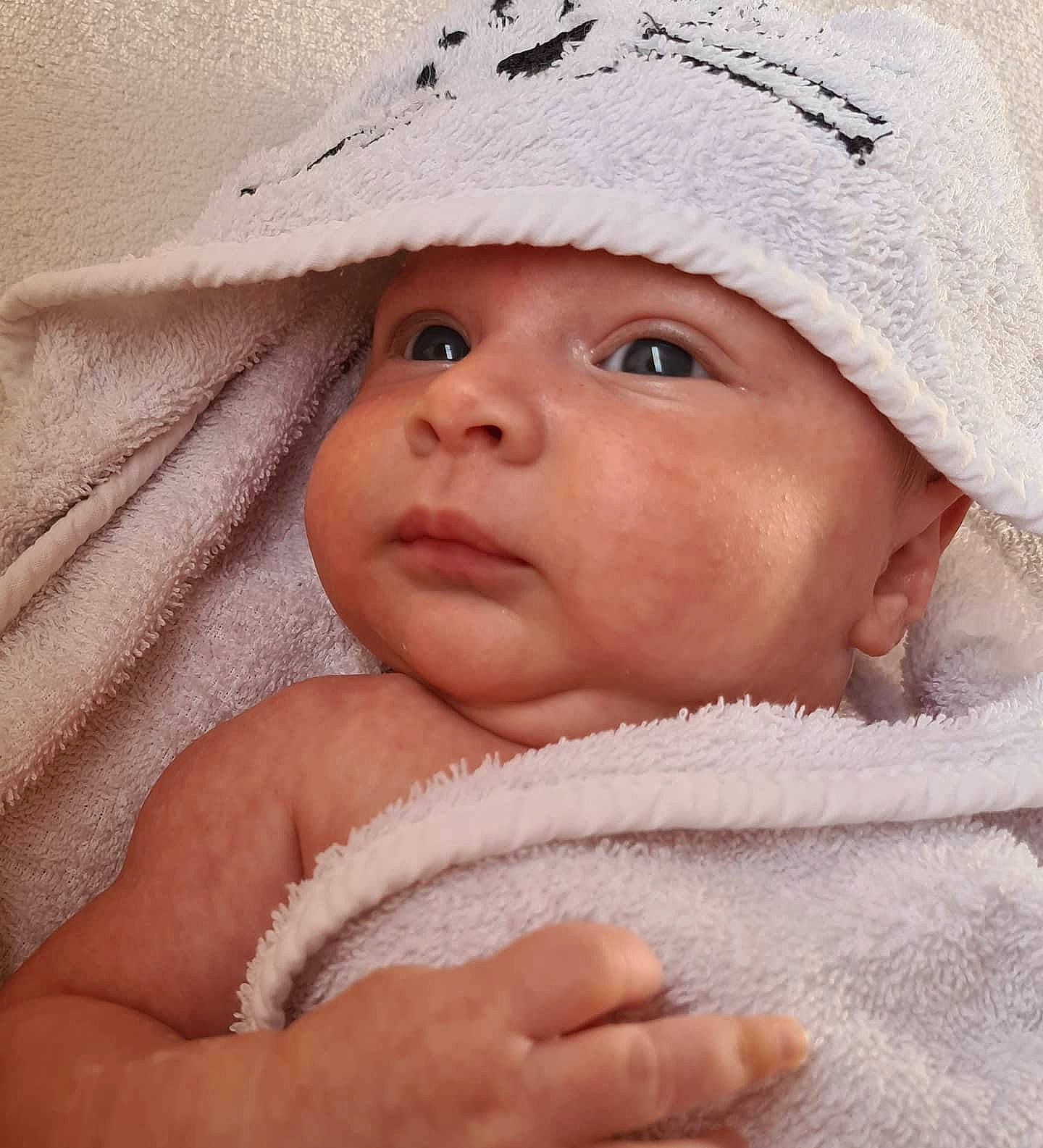 Clyde participe au concours pour gagner de l'argent avec cette photo : baby, cap, cheek, comfort, eye, eyebrow, eyelash, face, happy, head, headgear, headwear, iris, lip, nose, person, pink, skin, smile, textile