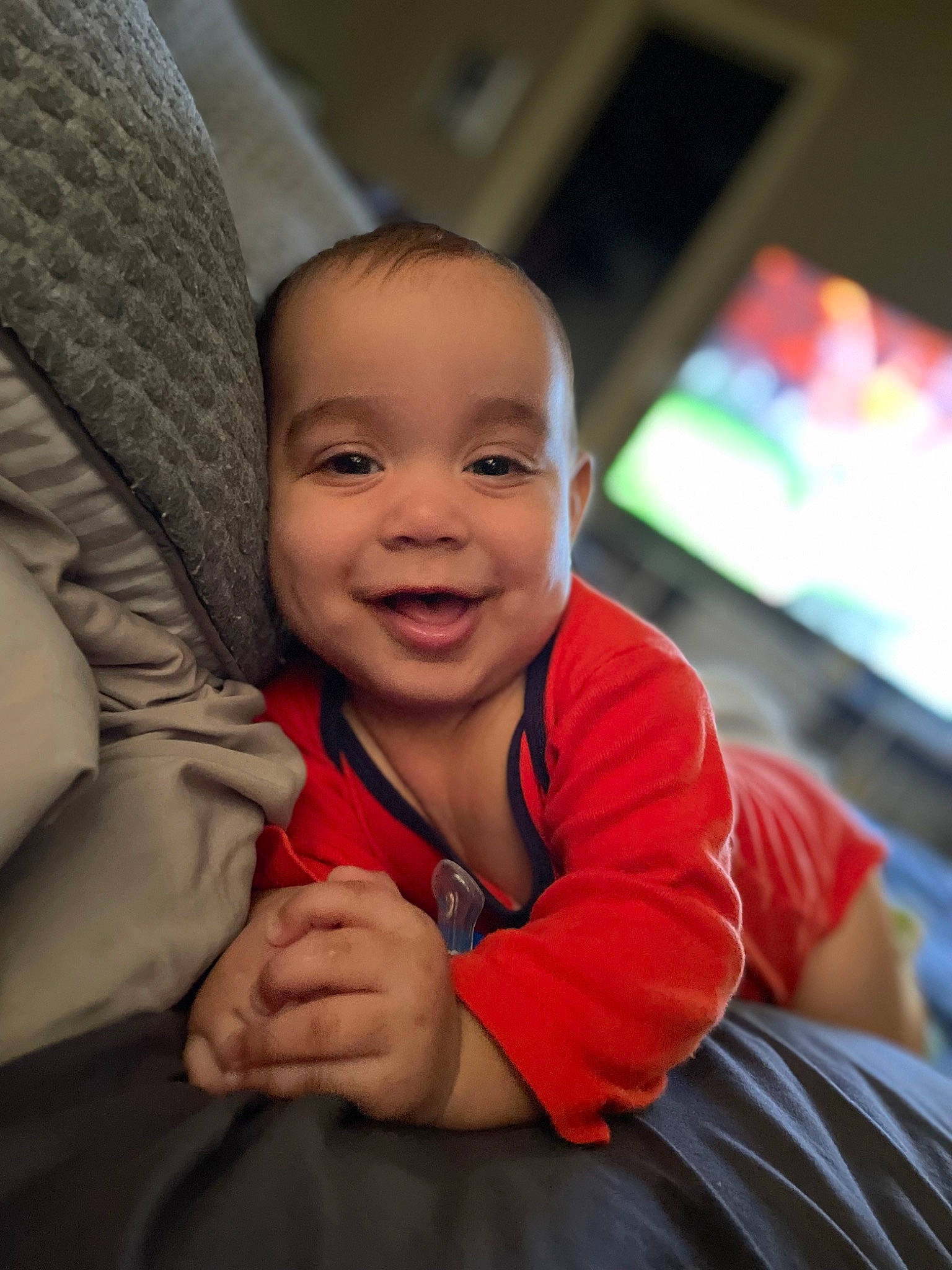 Xavier is registered to the contest to win money with this photo: baby, car_seat, cheek, child, chin, comfort, eye, facial_expression, finger, flash_photography, fun, gesture, happy, iris, joy, mouth, nose, person, skin, smile