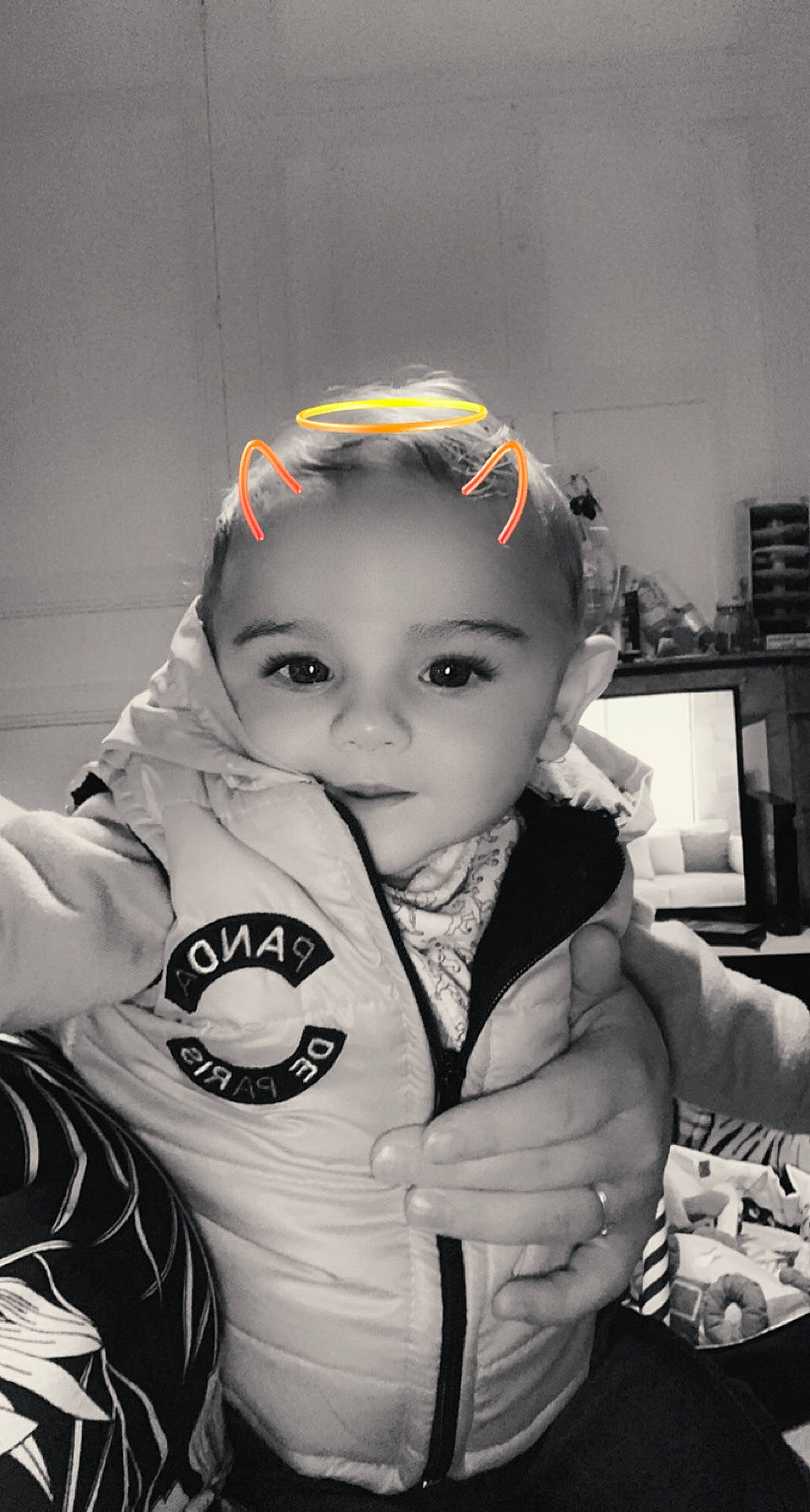 Esteban participe au concours pour gagner de l'argent avec cette photo : baby, cheek, child, computer_monitor, cool, costume, eyebrow, eyelash, fun, hand, happy, headgear, iris, monochrome, monochrome_photography, person, personal_protective_equipment, room, sitting, sleeve