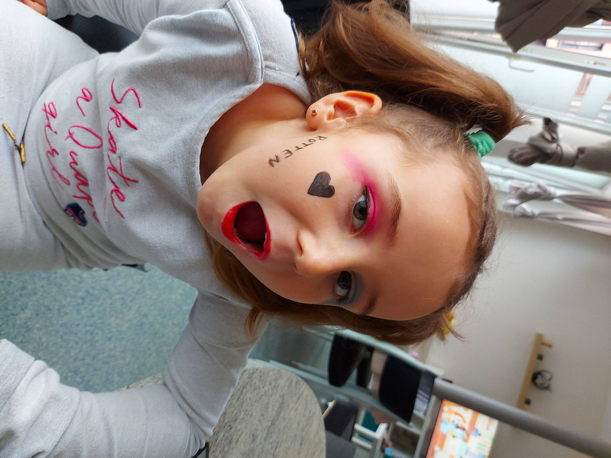 Abygaïl a rejoint le concours — aidez-le/la à gagner de superbes lots ! cheek, child, chin, doll, eyebrow, eyelash, eyewear, fashion_design, forehead, fun, hairstyle, lip, lipstick, makeover, mouth, nose, person, skin, smile, street_fashion