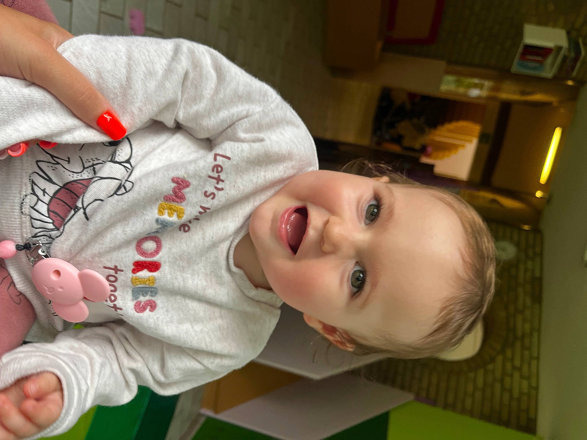 Elyanna a rejoint le concours — aidez-le/la à gagner de superbes lots ! baby, baby_products, baby_toddler_clothing, cheek, child, chin, eye, eyebrow, fun, gesture, happy, head, joy, lip, mouth, nose, person, room, skin, sleeve