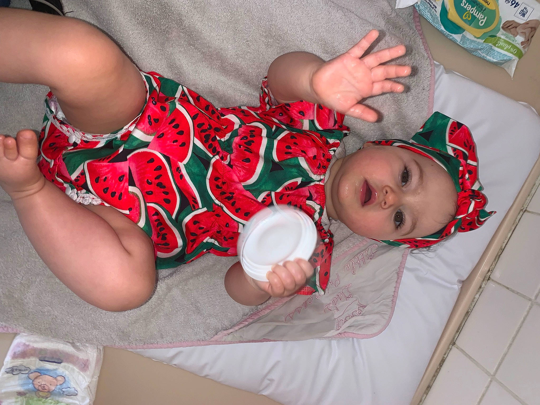 Elyanna participe au concours pour gagner de l'argent avec cette photo : baby, baby_products, baby_toddler_clothing, child, elbow, event, finger, gesture, happy, headwear, human_leg, mouth, nail, pattern, person, pink, product, skin, sleeve, thigh