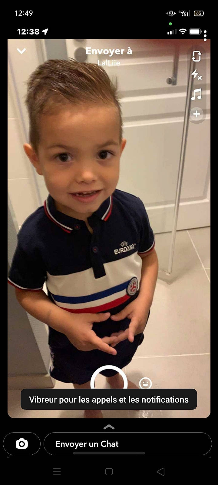 Aïron participe au concours pour gagner de l'argent avec cette photo : arm, cheek, cool, elbow, eyelash, face, flash_photography, gesture, happy, iris, knee, muscle, neck, person, sleeve, smile, t_shirt, thigh, thumb, toddler