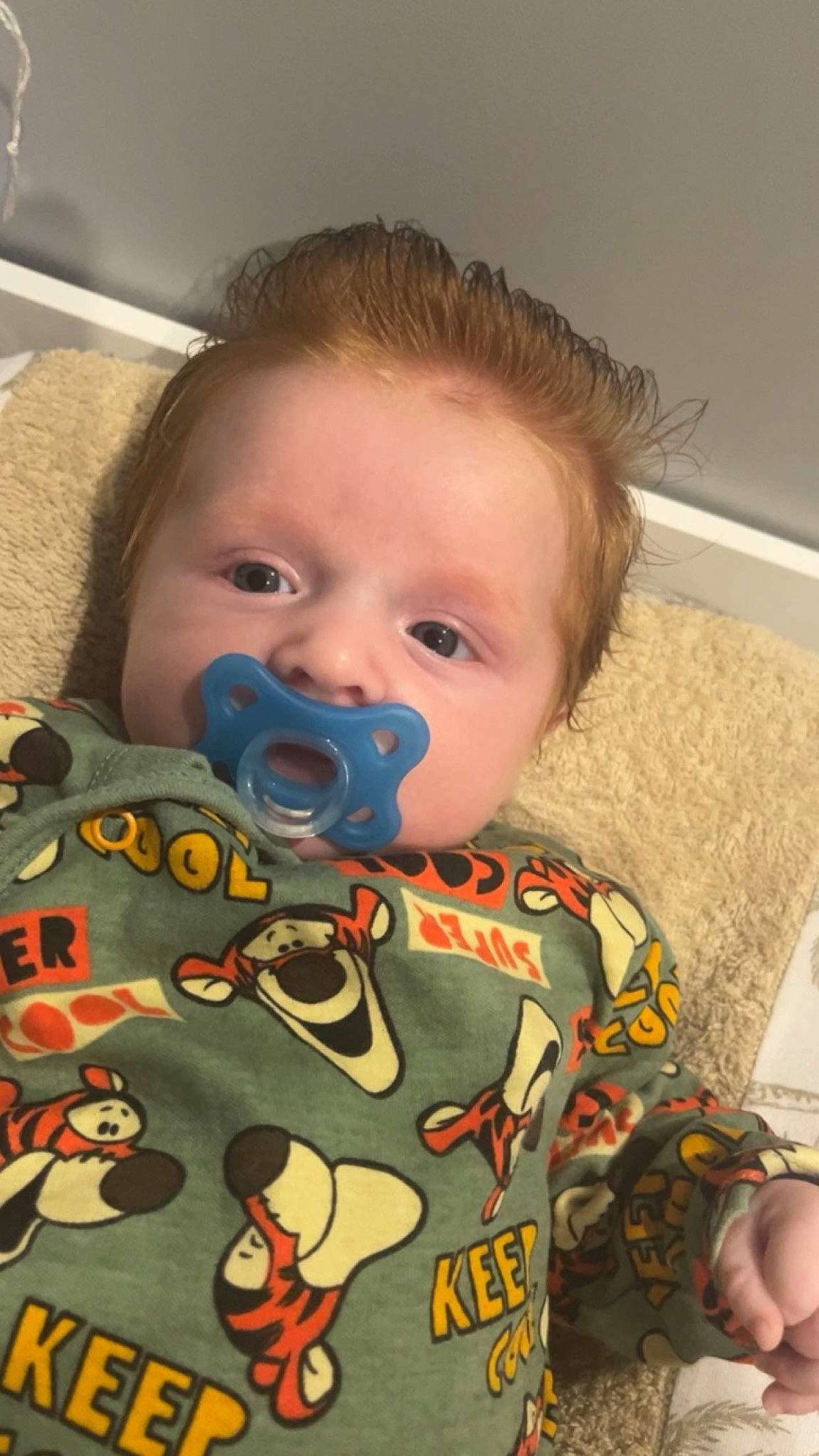 Kaïden a rejoint le concours — aidez-le/la à gagner de superbes lots ! baby, baby_toddler_clothing, cheek, child, chin, comfort, ear, eye, eyebrow, face, facial_expression, fun, hair, head, iris, mouth, nose, person, skin, sleeve