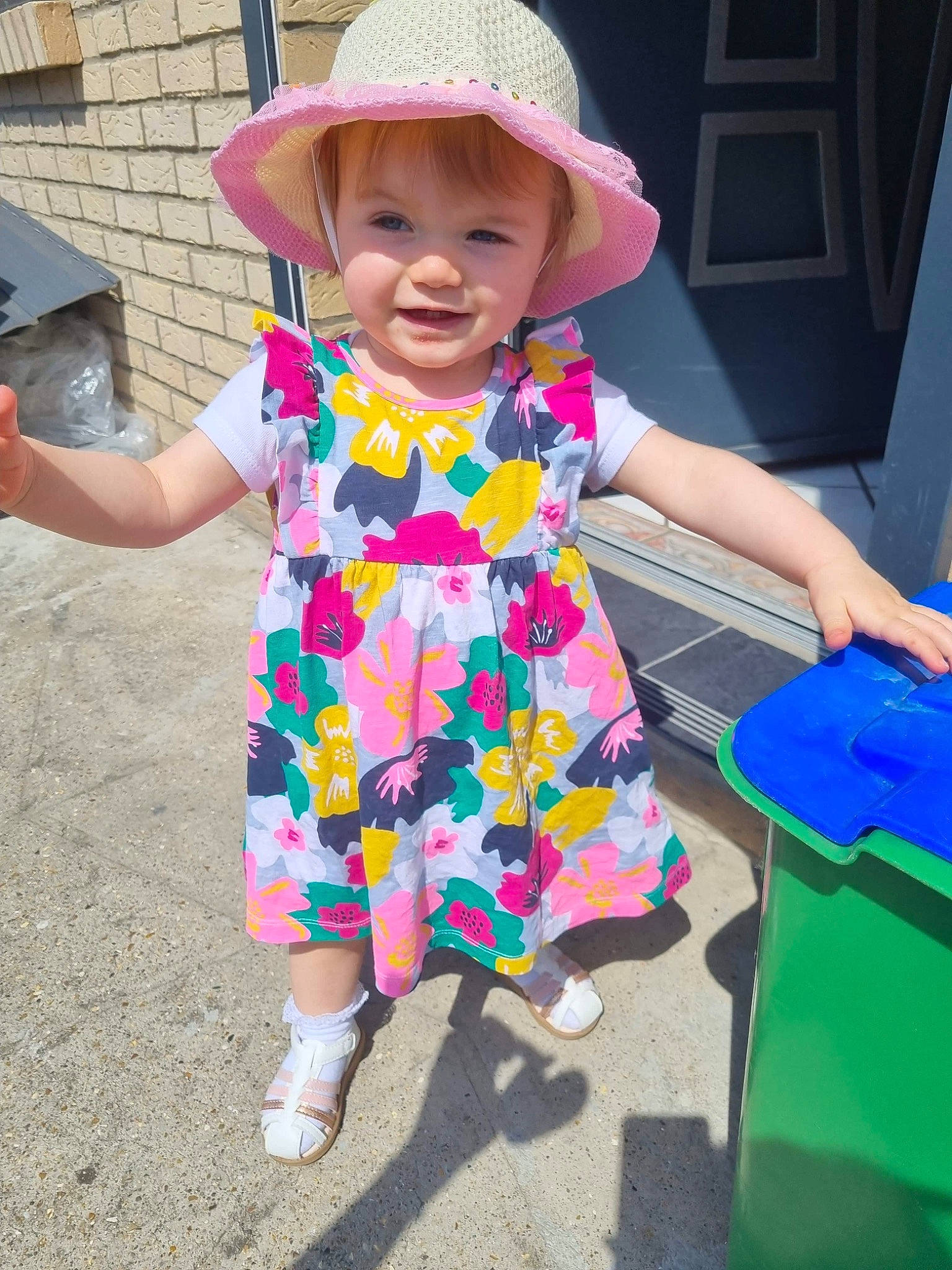 Lia participe au concours pour gagner de l'argent avec cette photo : baby, baby_toddler_clothing, beauty, child, clothing, electric_blue, fun, happy, hat, leisure, magenta, pattern, person, pink, purple, sleeve, smile, sun_hat, t_shirt, toddler