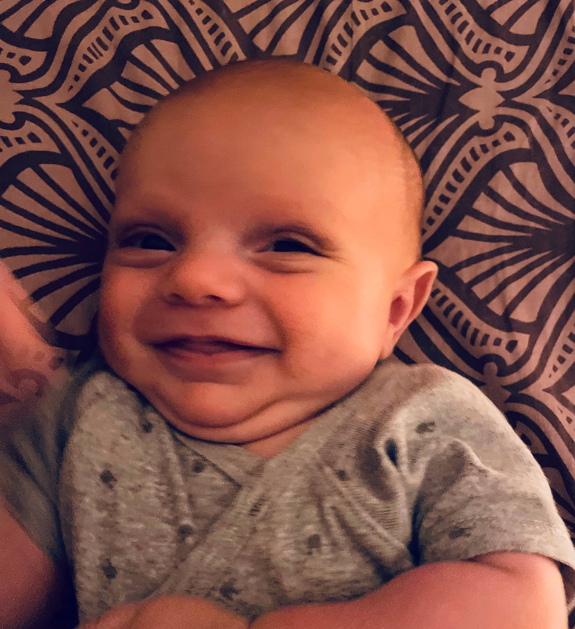 Ilann participe au concours pour gagner de l'argent avec cette photo : baby, cheek, chin, clothing, comfort, ear, eye, eyebrow, face, facial_expression, forehead, hairstyle, head, headwear, human_body, joy, lip, mouth, muscle, nose