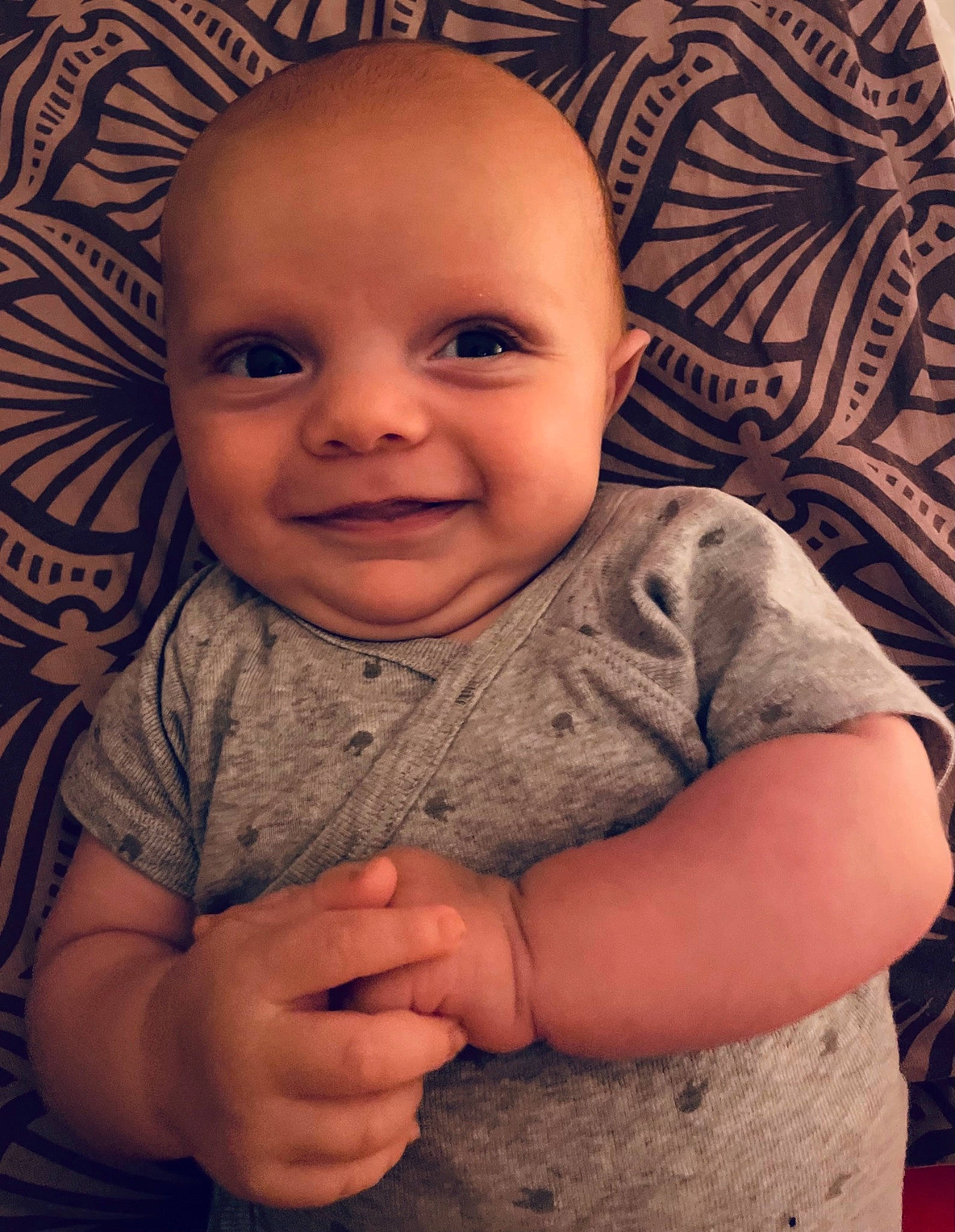 Ilann a rejoint le concours — aidez-le/la à gagner de superbes lots ! arm, baby_toddler_clothing, cheek, chin, clothing, eye, eyebrow, face, hand, happy, iris, joy, lip, mouth, nose, organ, person, skin, sleeve, smile