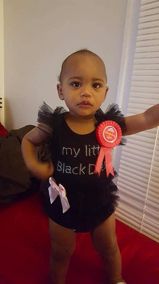 Nayely is registered to the contest to win money with this photo: arm, child, joint, muscle, person, shoulder, sportswear, t_shirt, thigh, toddler