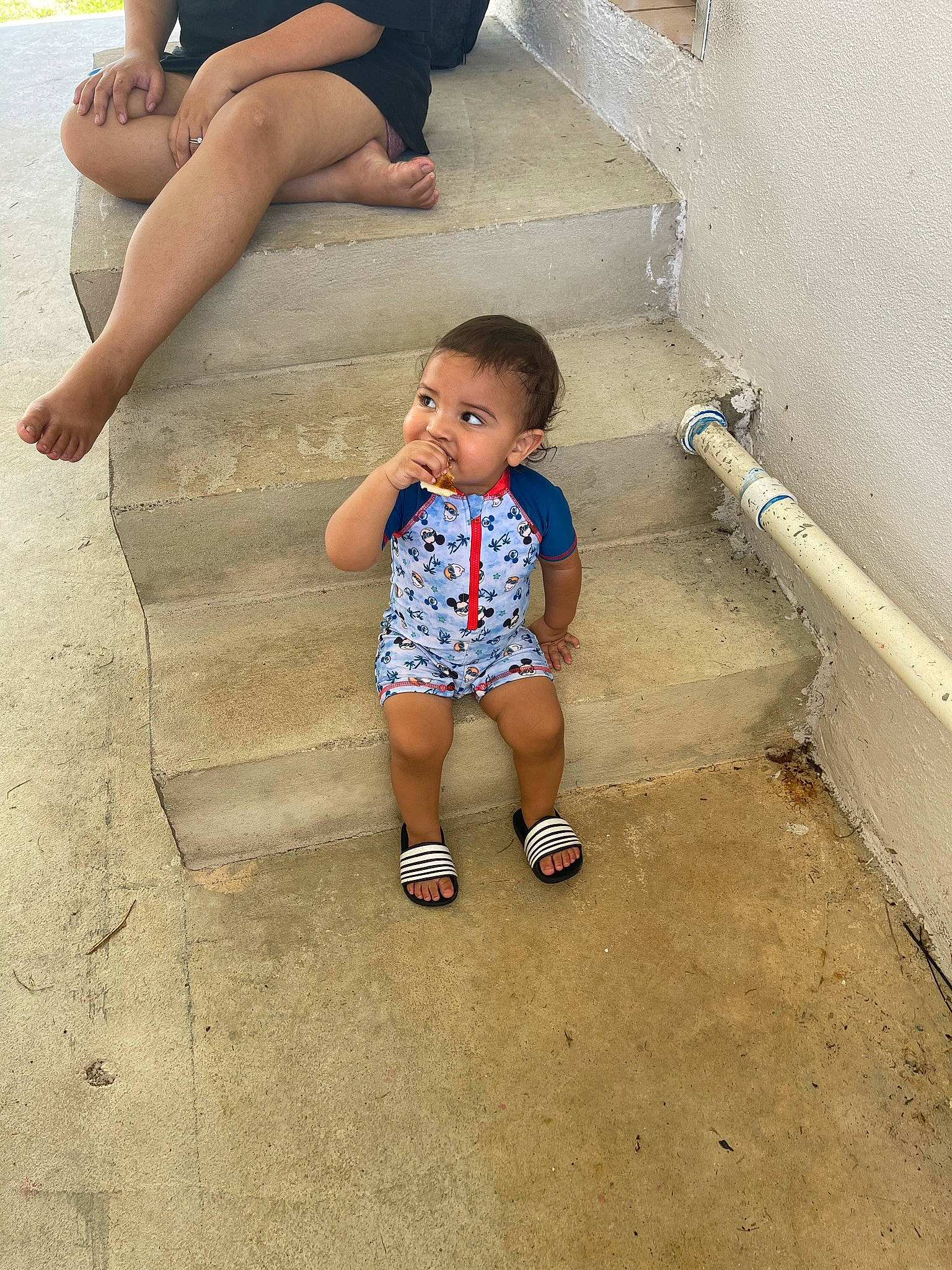 Josue is registered to the contest to win money with this photo: arm, baby, barefoot, calf, child, concrete, flooring, foot, fun, happy, human_leg, joint, knee, leg, leisure, person, sandal, shorts, soil, thigh