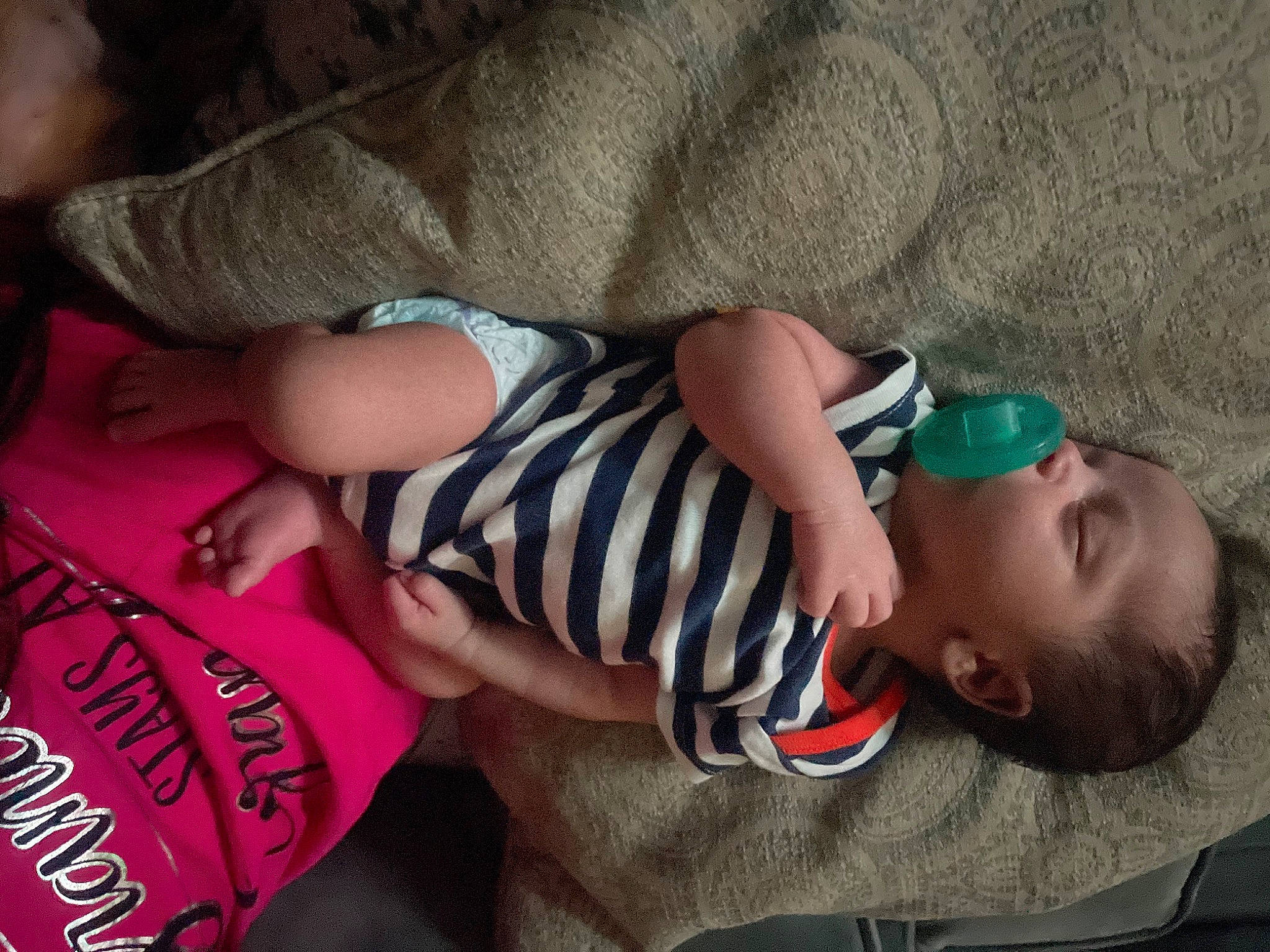 Mateo is registered to the contest to win money with this photo: arm, baby, baby_toddler_clothing, cheek, child, comfort, finger, glasses, hand, joint, linens, nail, pattern, person, skin, sleeve, t_shirt, textile, thigh, toddler