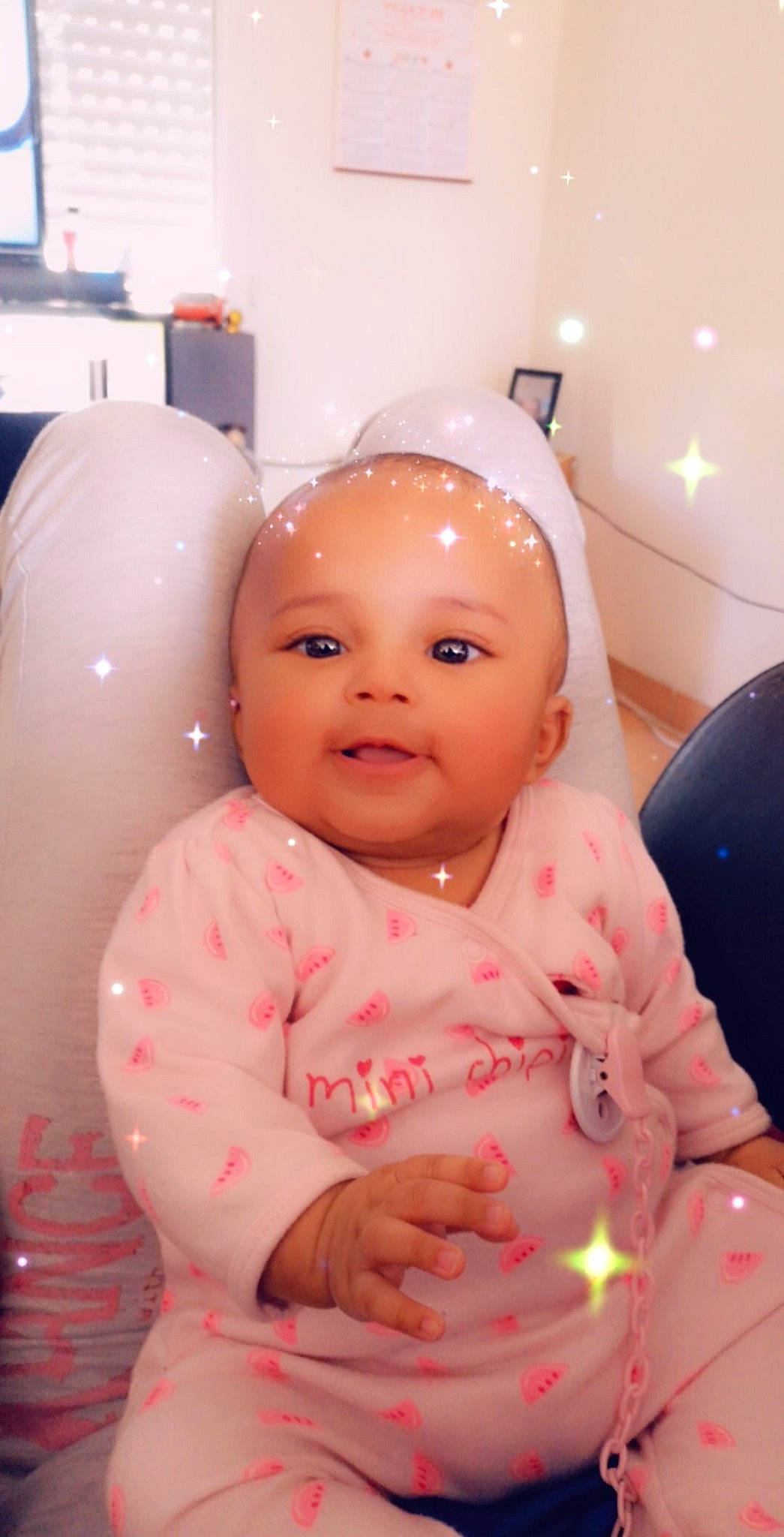 Elena a rejoint le concours — aidez-le/la à gagner de superbes lots ! baby, bathing, cheek, child, eye, face, head, person, pink, skin, smile, toddler