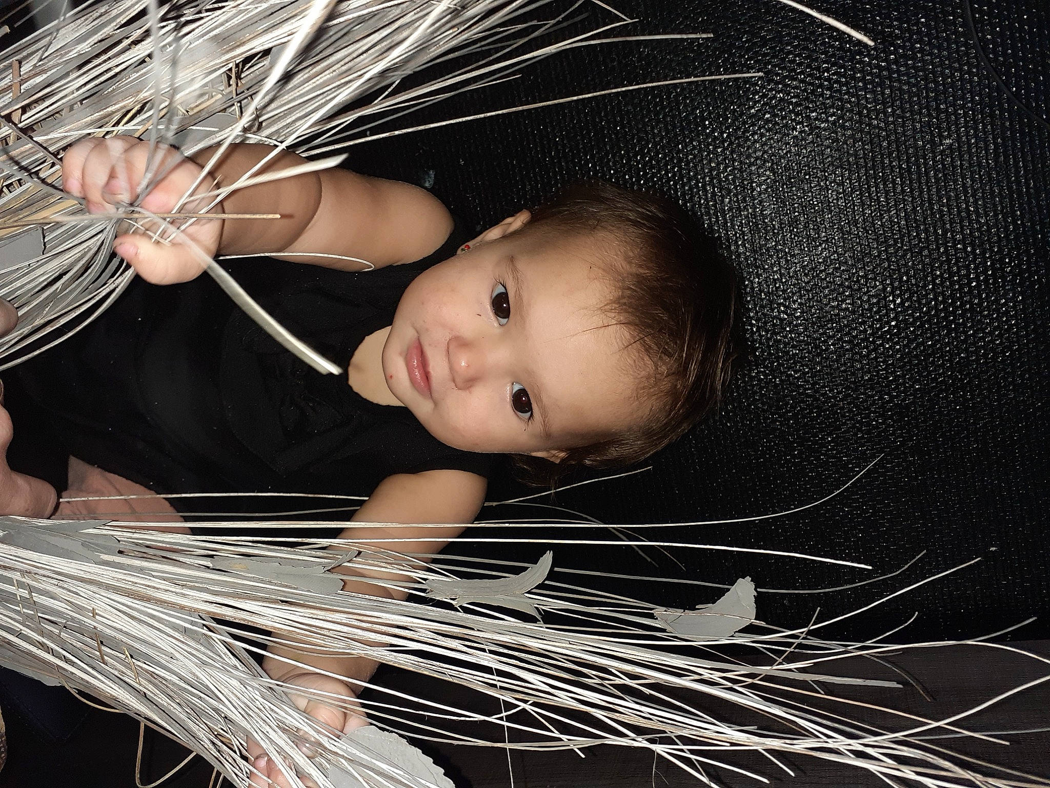 Matina a rejoint le concours — aidez-le/la à gagner de superbes lots ! baby, beauty, black_hair, child, darkness, event, eye, eyelash, fashion_accessory, flash_photography, grass, human_body, organ, organism, person, skin, stock_photography, toddler, twig, white