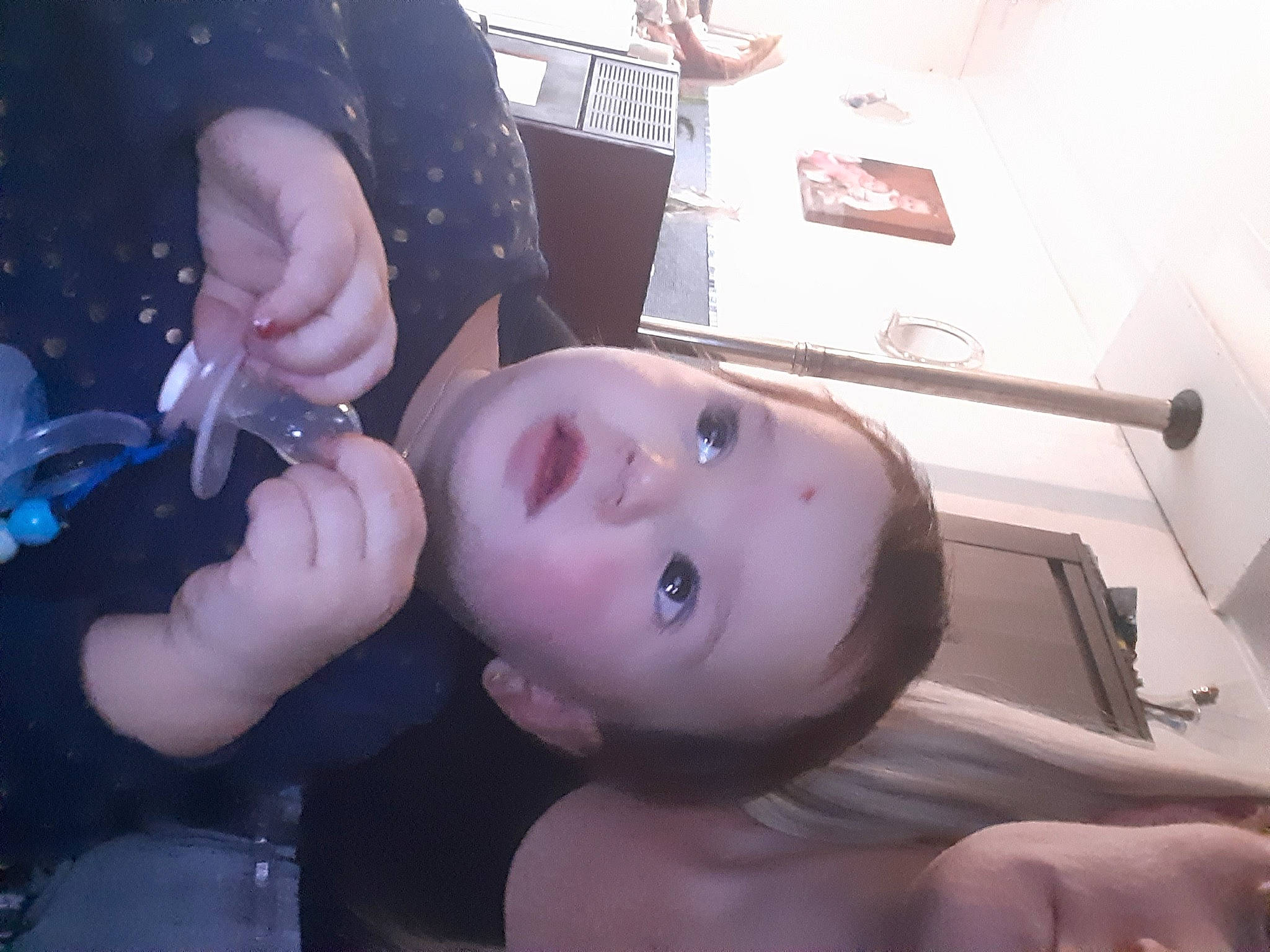 Matina participe au concours pour gagner de l'argent avec cette photo : abdomen, art, black_hair, chest, ear, eyebrow, eyelash, eyewear, forehead, gesture, glasses, jaw, lip, mouth, nose, person, personal_protective_equipment, skin, thumb, toddler