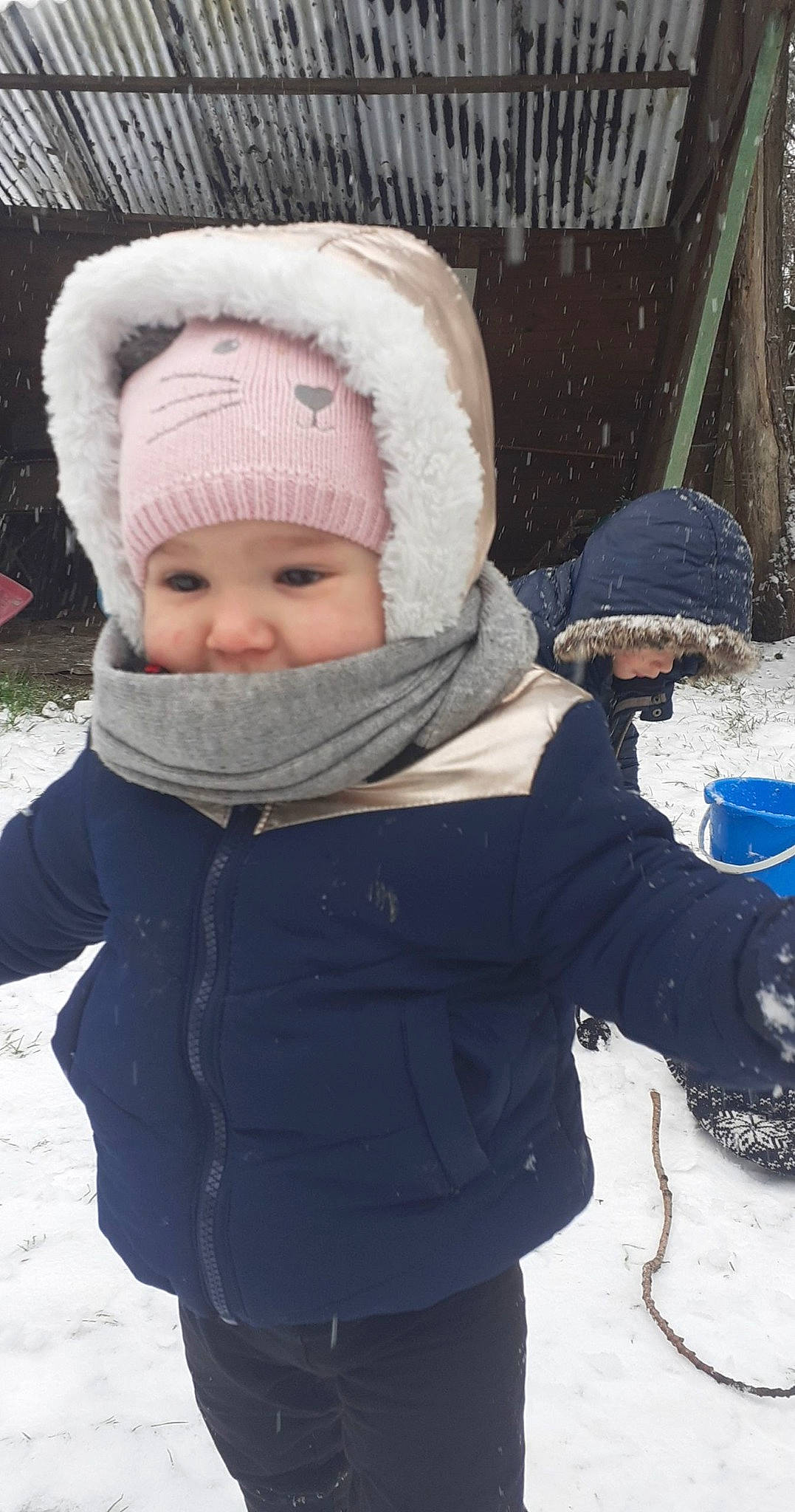Matina participe au concours pour gagner de l'argent avec cette photo : baby, cap, cheek, child, eye, freezing, fun, glove, happy, headwear, human_body, jacket, knit_cap, leisure, nose, person, recreation, skin, snow, toddler