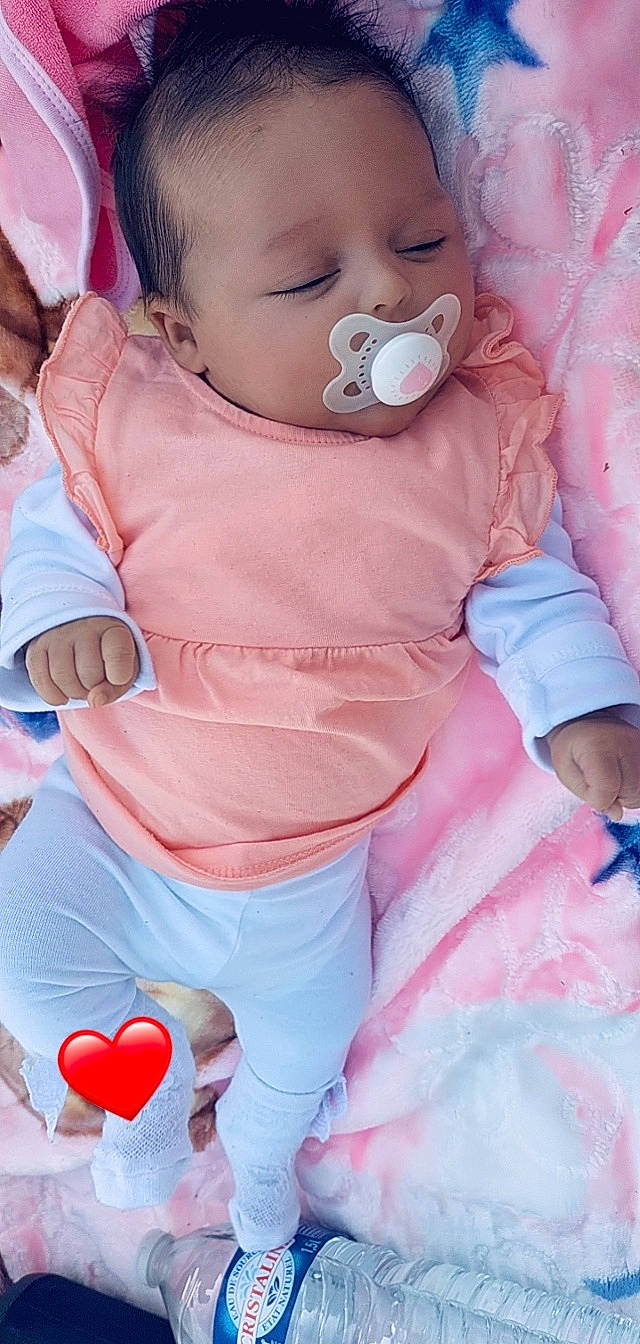 Lylia participe au concours pour gagner de l'argent avec cette photo : baby, baby_toddler_clothing, beauty, cheek, child, eyelash, finger, lip, magenta, mouth, nose, person, pink, purple, red, skin, sleeve, t_shirt, textile, toddler