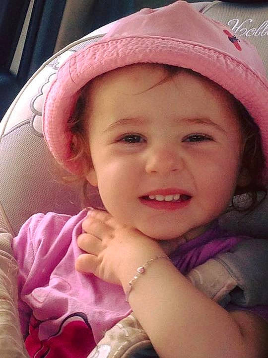 Délia participe au concours pour gagner de l'argent avec cette photo : beauty, child, emotion, eye, face, facial_expression, girl, head, human_body, infant, joy, laughter, nose, organ, person, pink, portrait, skin, smile, sweetness