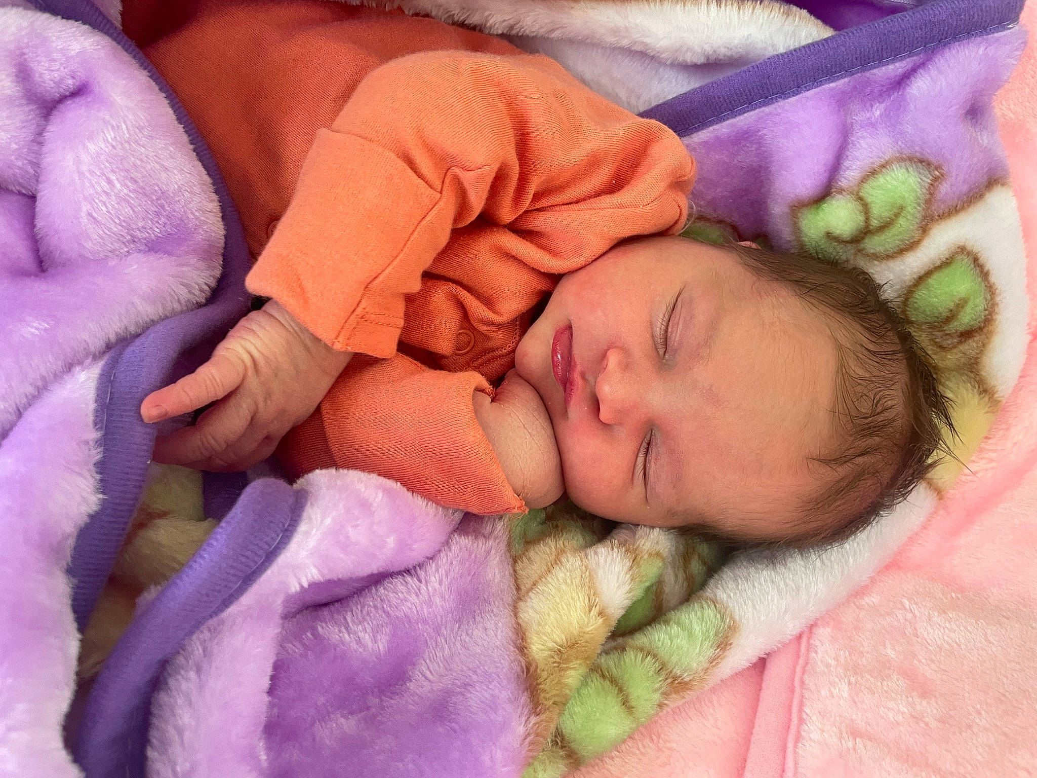 Evelyn participe au concours pour gagner de l'argent avec cette photo : baby, baby_sleeping, baby_toddler_clothing, bedtime, blanket, cheek, child, comfort, eyelash, linens, nap, pattern, person, pink, purple, skin, sleep, textile, toddler