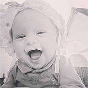 Lya participe au concours pour gagner de l'argent avec cette photo :