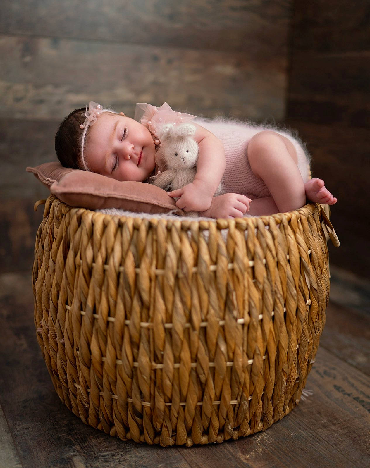 Maddy a rejoint le concours — aidez-le/la à gagner de superbes lots ! baby, baby_products, baby_toddler_clothing, basket, comfort, event, flash_photography, grass, happy, home_accessories, infant_bed, leisure, person, picnic_basket, plant, product, sitting, storage_basket, toddler, wicker