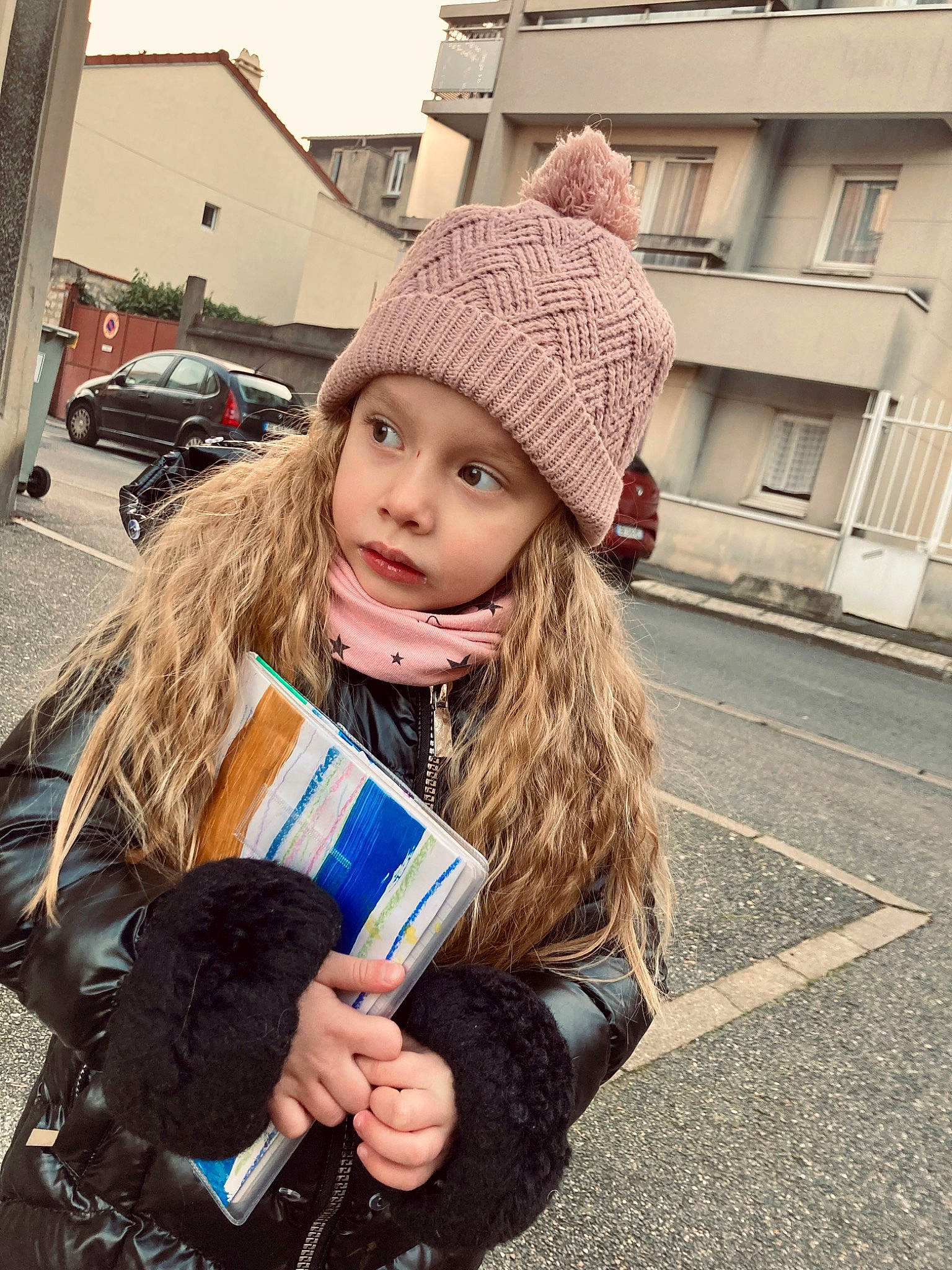 Ema participe au concours pour gagner de l'argent avec cette photo : asphalt, blond, cap, electric_blue, fun, fur, happy, headwear, jacket, knit_cap, leisure, outerwear, person, recreation, road_surface, textile, tire, toddler, travel, wheel