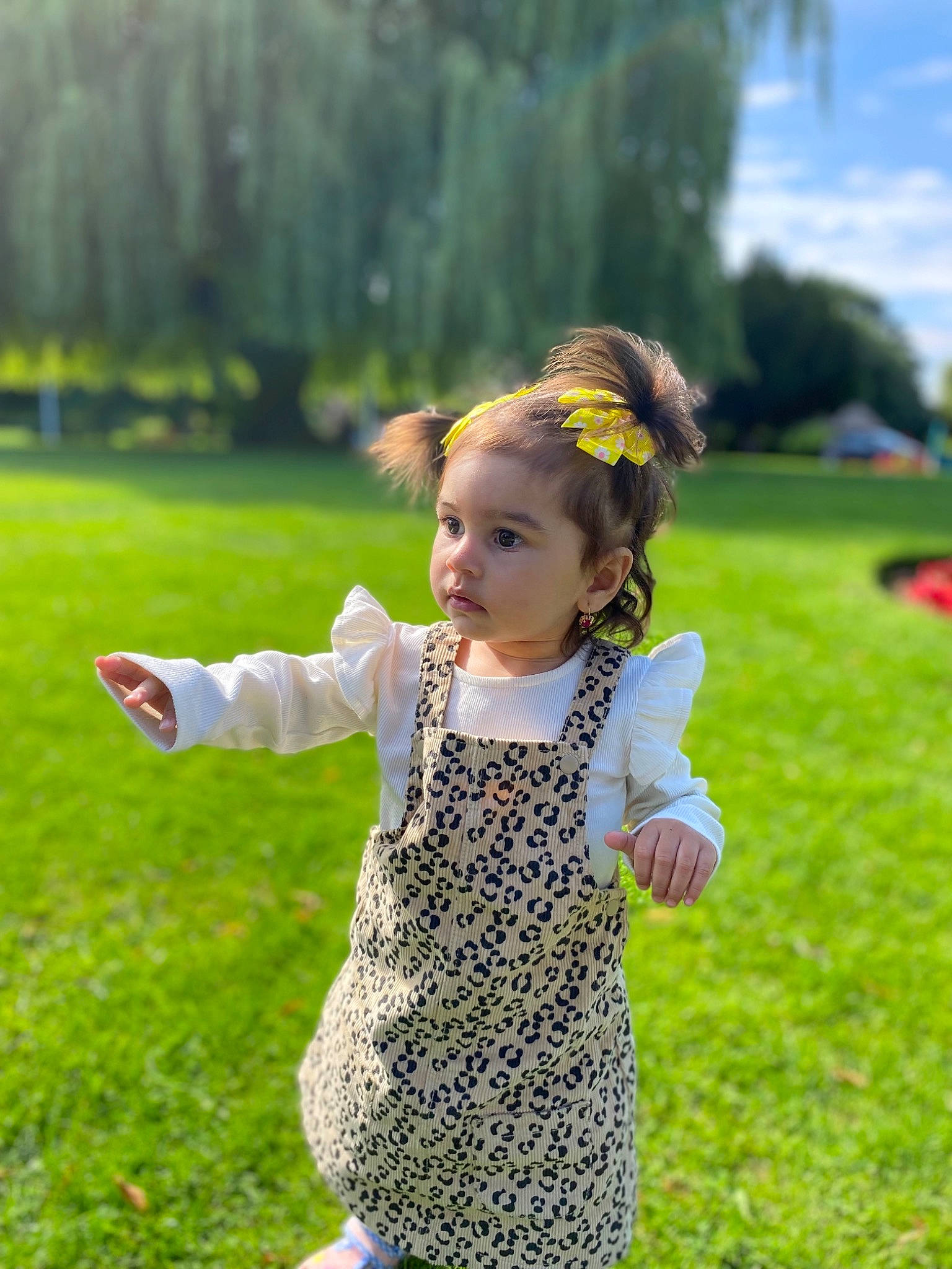 Bianca is registered to the contest to win money with this photo: baby_toddler_clothing, blond, cloud, fun, gesture, grass, grass_family, grassland, happy, landscape, lawn, leisure, meadow, people_in_nature, person, plant, prairie, recreation, sleeve, toddler