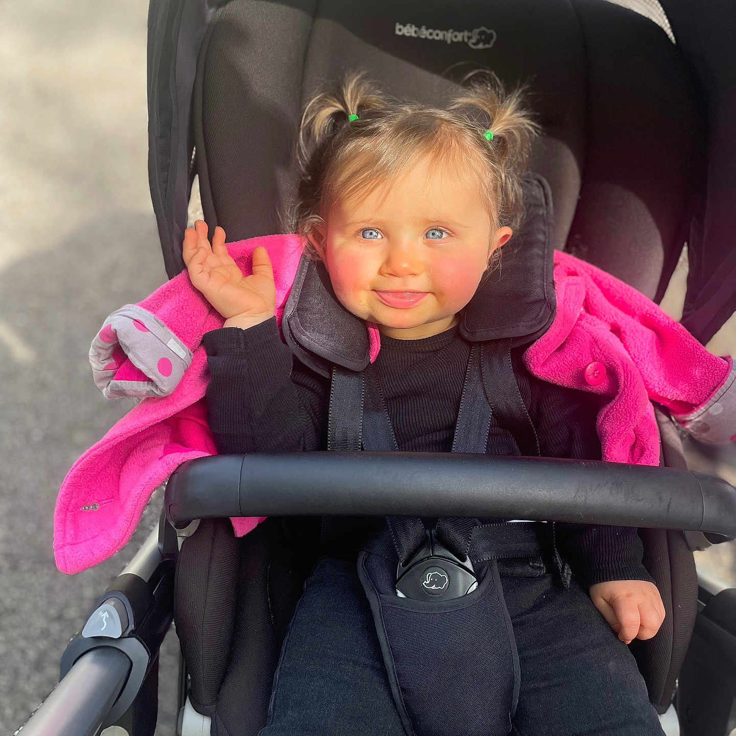 Inaya a rejoint le concours — aidez-le/la à gagner de superbes lots ! baby, bodypart, clothing, coat, face, finger, hand, happy, head, jacket, knitwear, pants, person, photography, portrait, smile, stroller, sweater, transportation, vehicle
