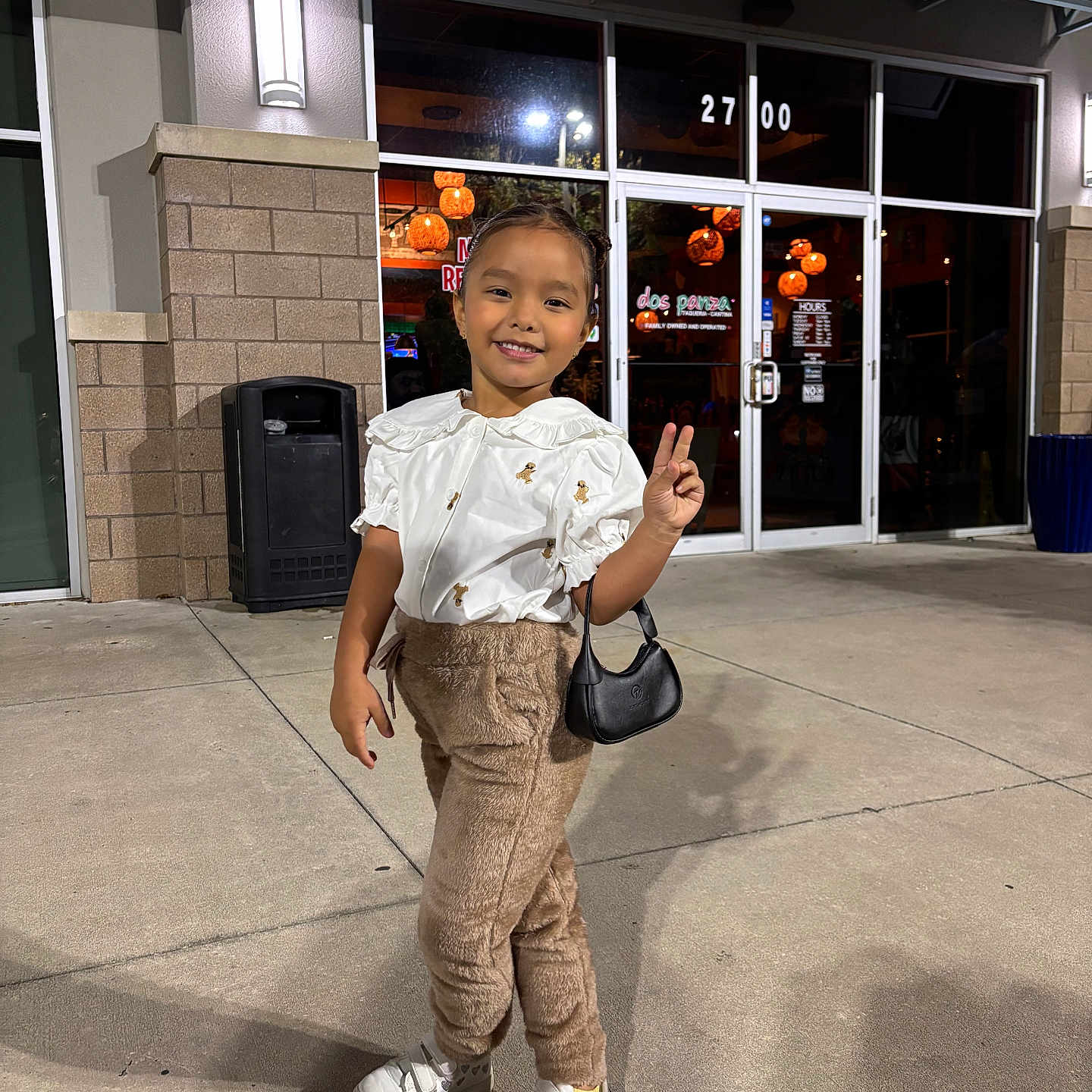 Isis is registered to the contest to win money with this photo: accessories, bag, bodypart, boy, child, clothing, face, finger, footwear, hand, handbag, head, jeans, male, pants, person, photography, portrait, shoe, shorts