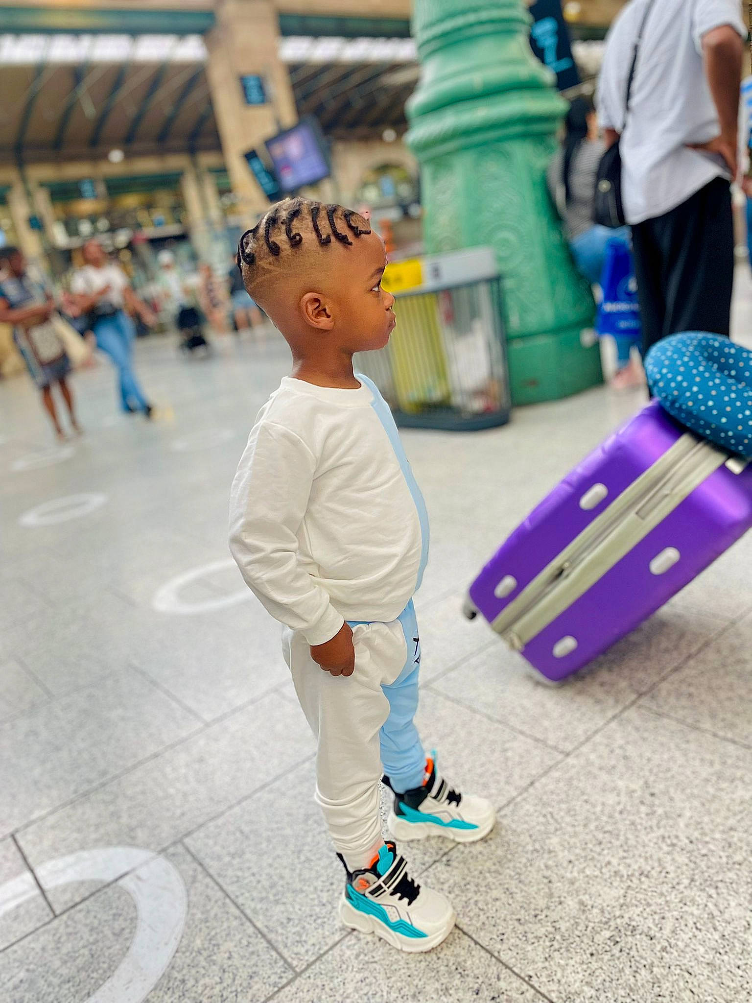 Mohamed Cherif a rejoint le concours — aidez-le/la à gagner de superbes lots ! child, city, costume, fictional_character, flooring, fun, happy, leisure, mascot, pedestrian, person, plastic, play, recreation, road, sidewalk, street, t_shirt, toddler, toy