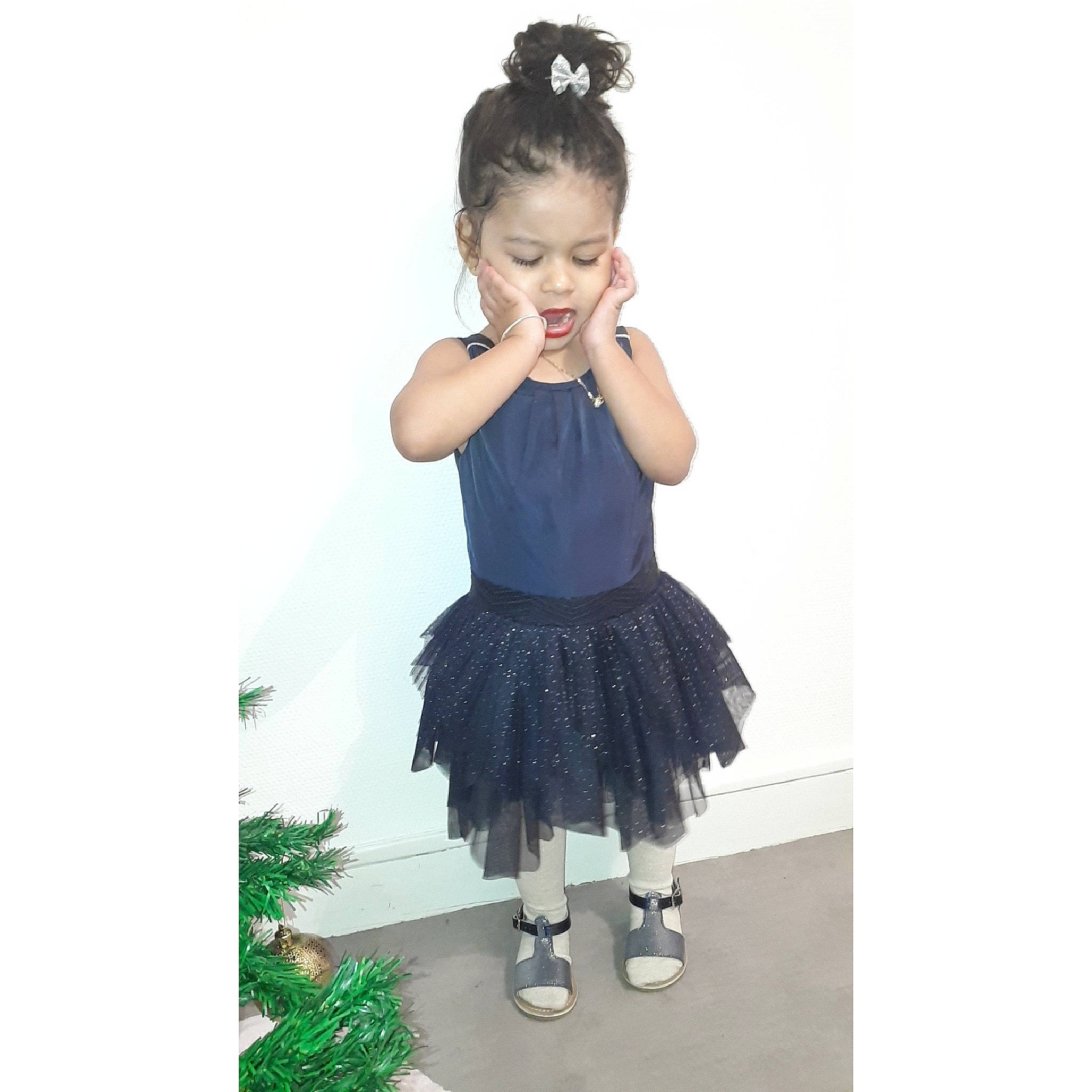 Jade participe au concours pour gagner de l'argent avec cette photo : ballet_tutu, child, clothing, costume, dance_dress, design, girl, joint, pattern, person, shoulder, sportswear