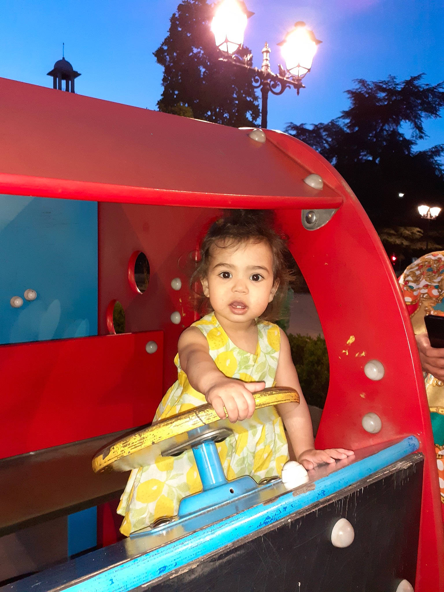 Syrine participe au concours pour gagner de l'argent avec cette photo : child, fun, leisure, person, photography, play, playground, sitting, toddler, travel, vacation