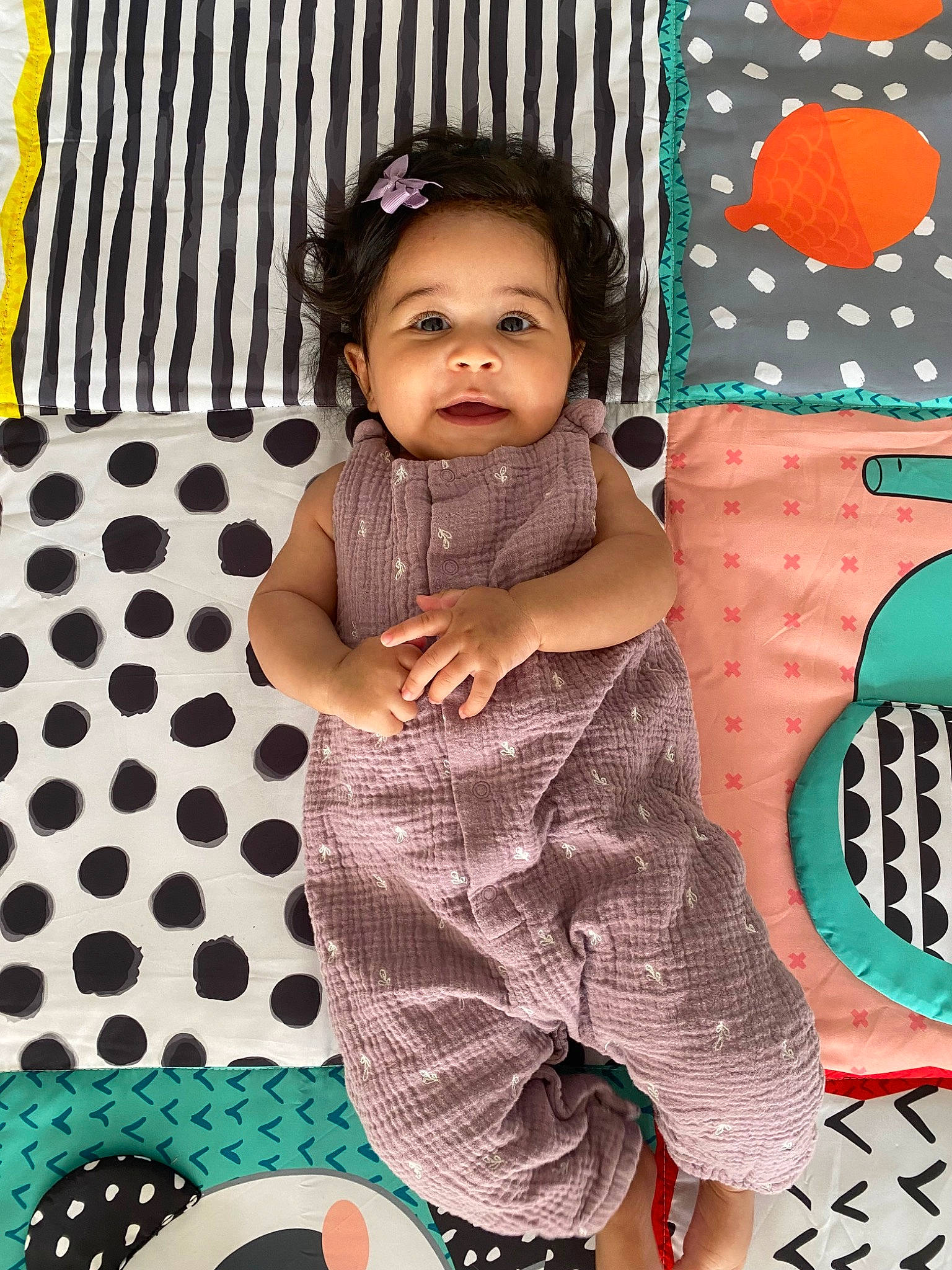 Lyana a rejoint le concours — aidez-le/la à gagner de superbes lots ! baby, baby_toddler_clothing, beauty, child, design, face, facial_expression, green, hairstyle, happy, magenta, pattern, person, pink, product, purple, sleeve, snapshot, textile, toddler