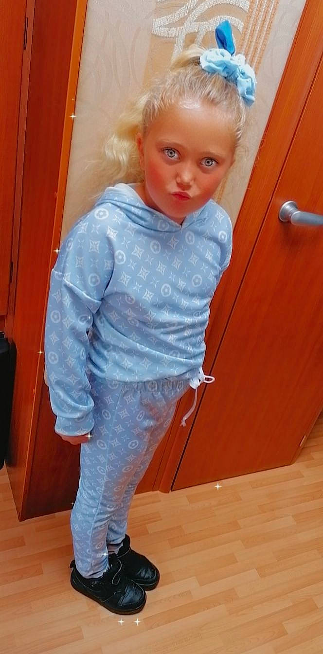 Dayna participe au concours pour gagner de l'argent avec cette photo : baby_toddler_clothing, door, electric_blue, eye, face, floor, flooring, hair, hardwood, knee, leg, person, shoulder, sleeve, standing, thigh, toddler, varnish, waist, wood