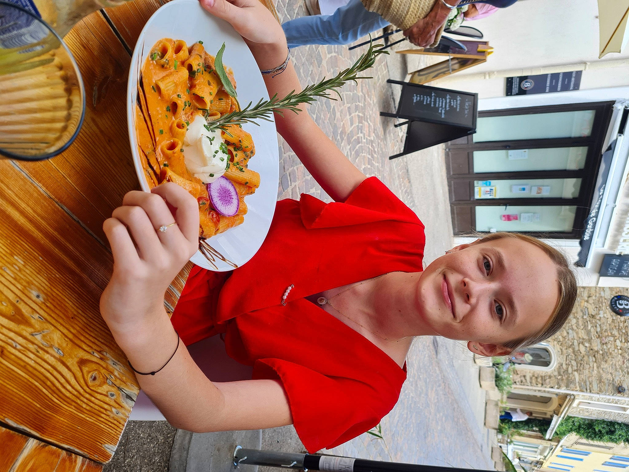 Angie a rejoint le concours — aidez-le/la à gagner de superbes lots ! american_food, child, comfort_food, cuisine, dish, fast_food, finger_food, food, food_craving, fun, happy, ingredient, joy, junk_food, leisure, person, plate, recipe, side_dish, smile