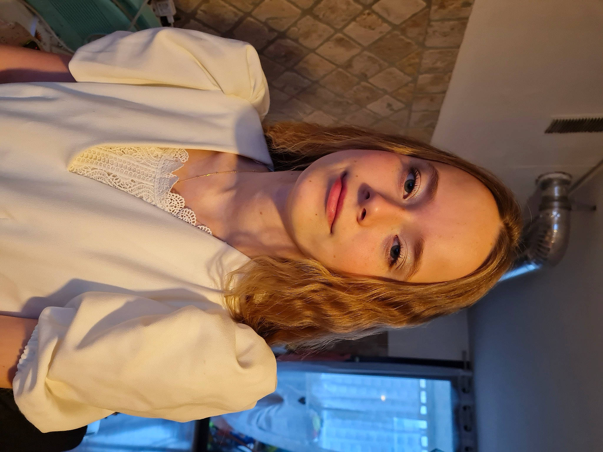 Angie participe au concours pour gagner de l'argent avec cette photo : abdomen, comfort, elbow, eye, eyelash, fun, fur, joy, mouth, nose, person, room