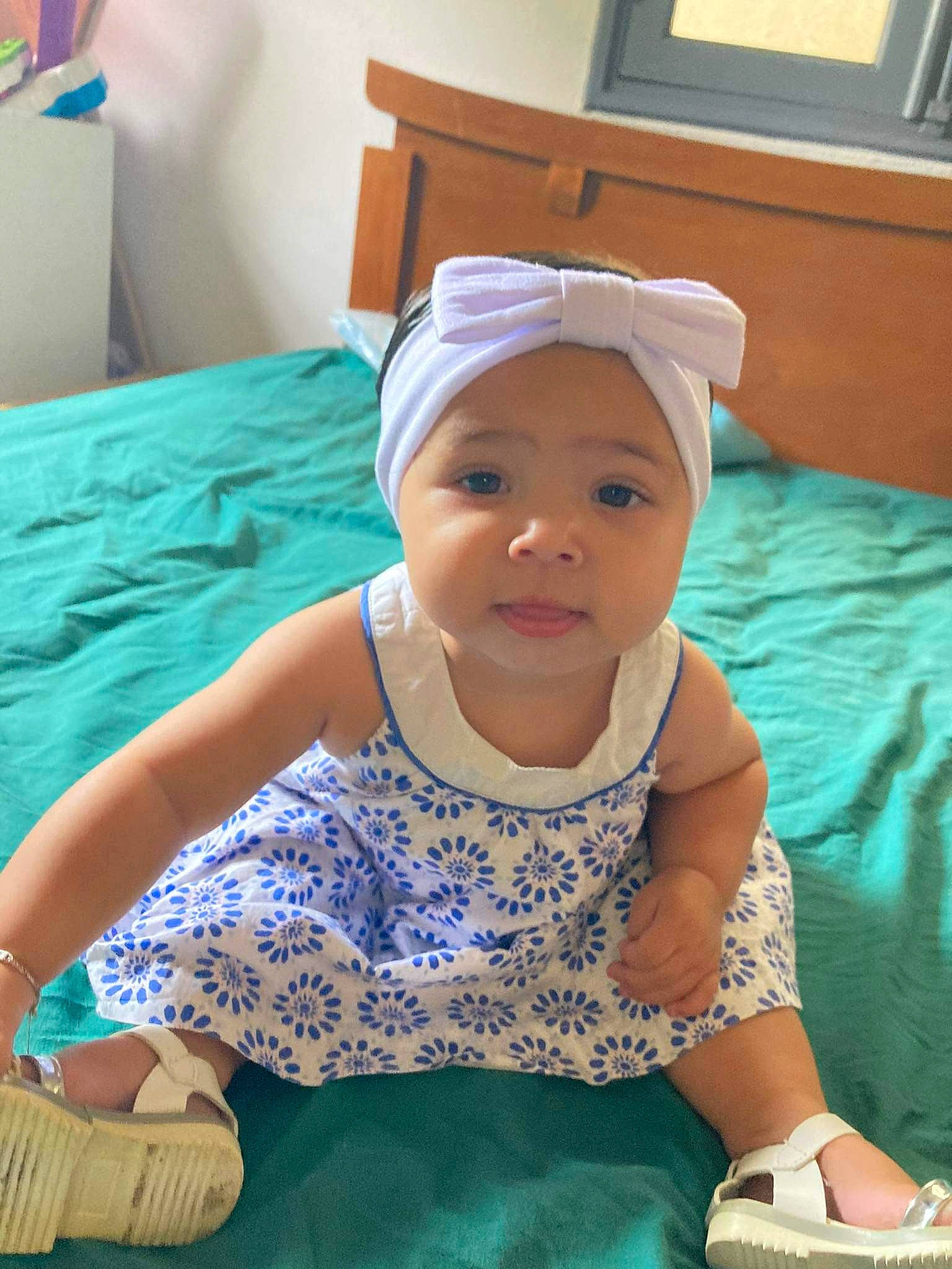 Maëlle a rejoint le concours — aidez-le/la à gagner de superbes lots ! aqua, azure, baby, baby_products, baby_toddler_clothing, child, comfort, fun, green, happy, headwear, human_leg, leisure, pattern, person, room, sitting, skin, smile, toddler