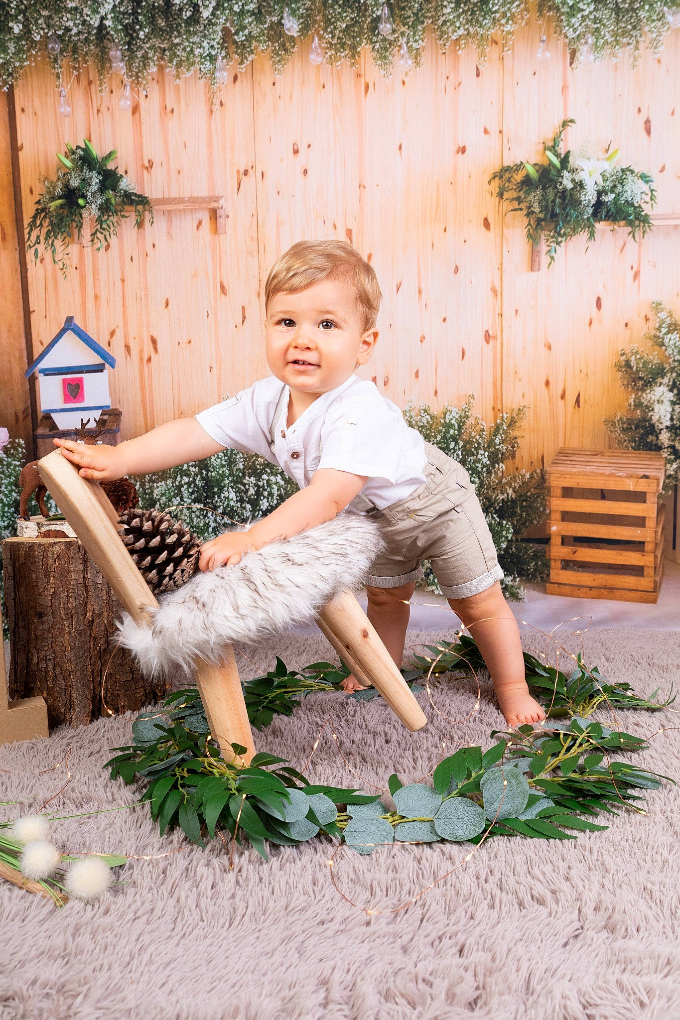 Tymaël participe au concours pour gagner de l'argent avec cette photo : child, child_model, footwear, garden, houseplant, joy, leg, leisure, person, photography, plant, play, shoe, sitting, toddler, tree