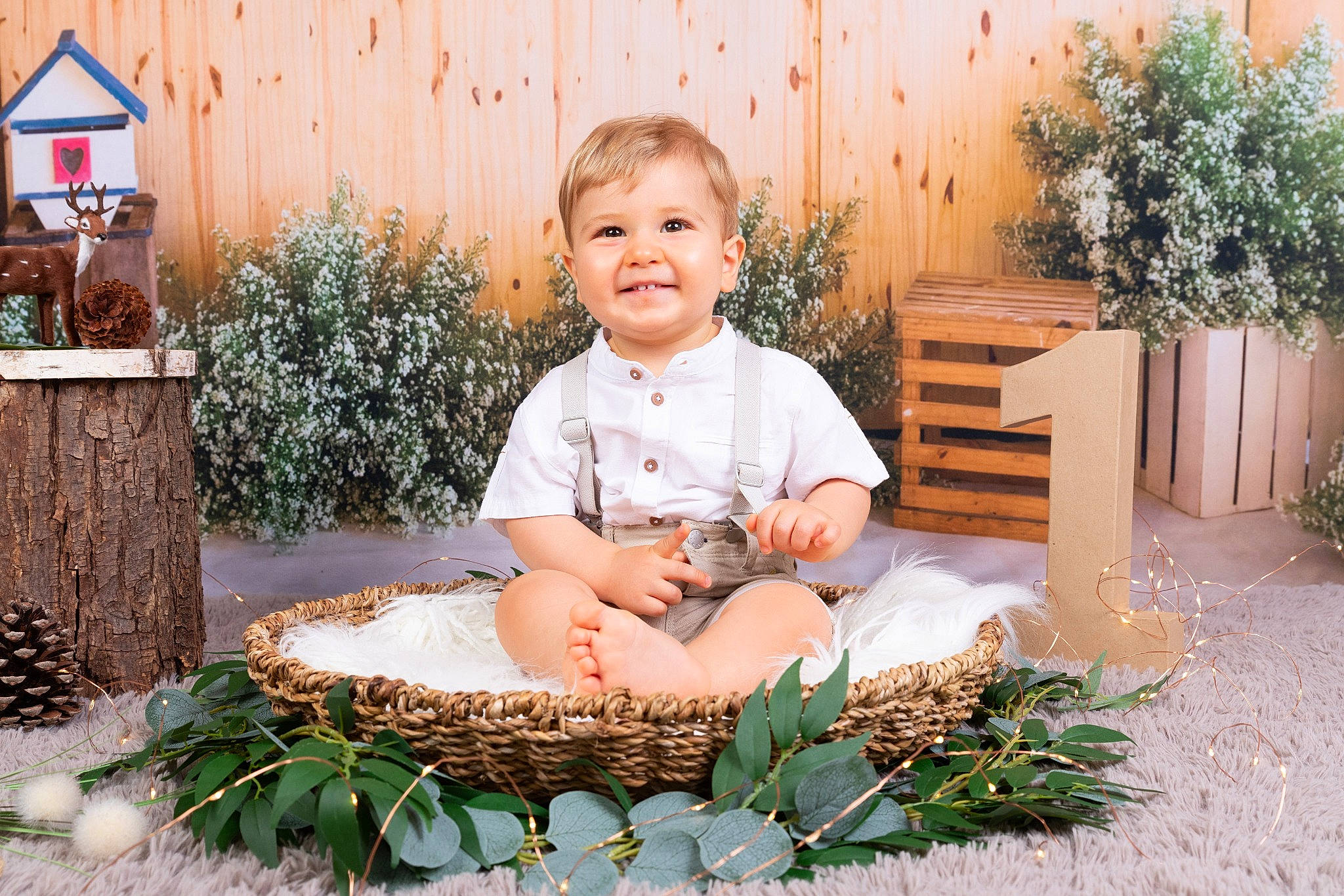 Tymaël participe au concours pour gagner de l'argent avec cette photo : baby, child, joy, person, plant, sitting, toddler