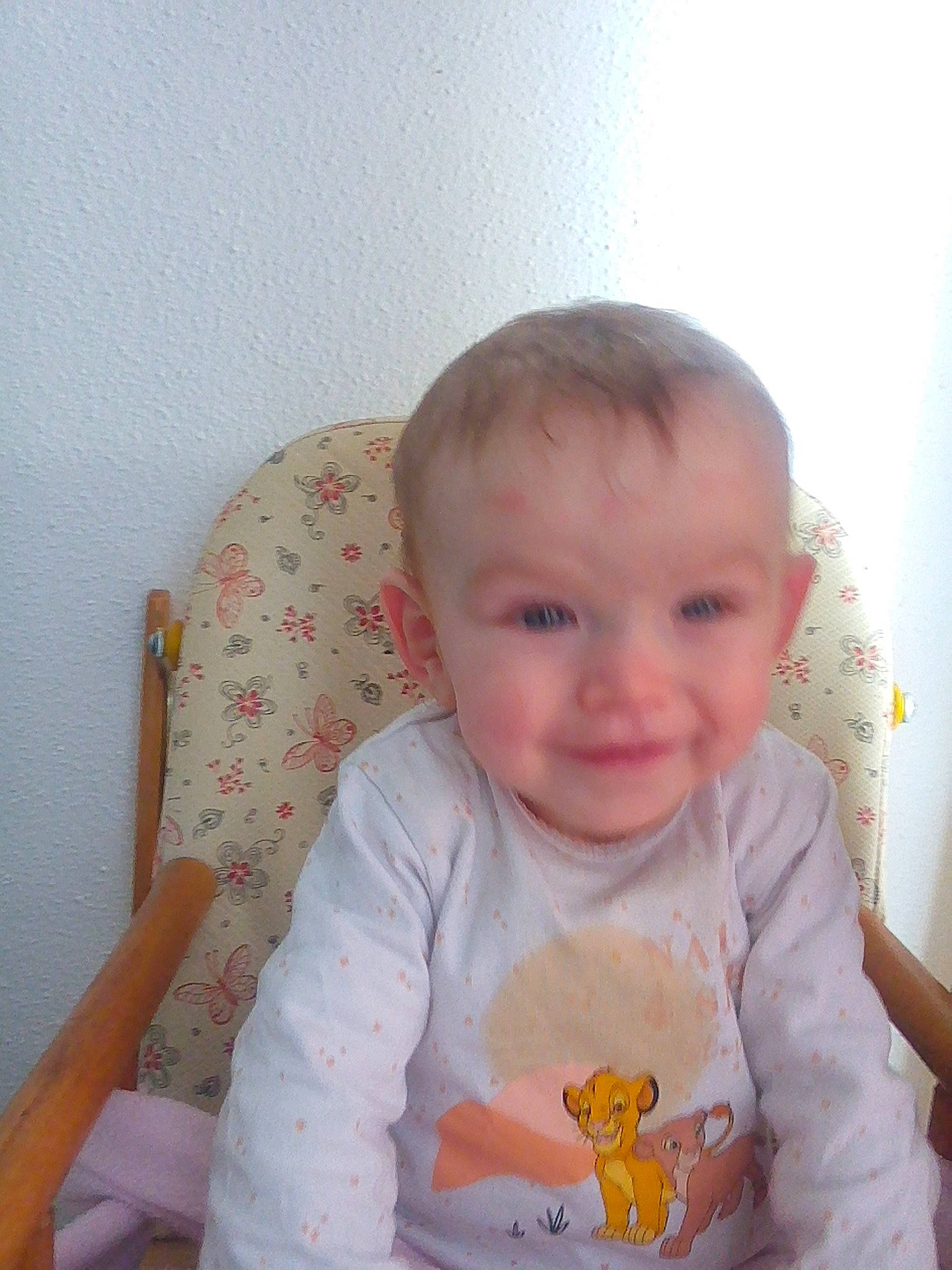 Amaya participe au concours pour gagner de l'argent avec cette photo : baby, baby_products, baby_toddler_clothing, bib, cheek, child, chin, comfort, eye, fun, happy, iris, joy, lip, nose, person, sitting, skin, sleeve, smile