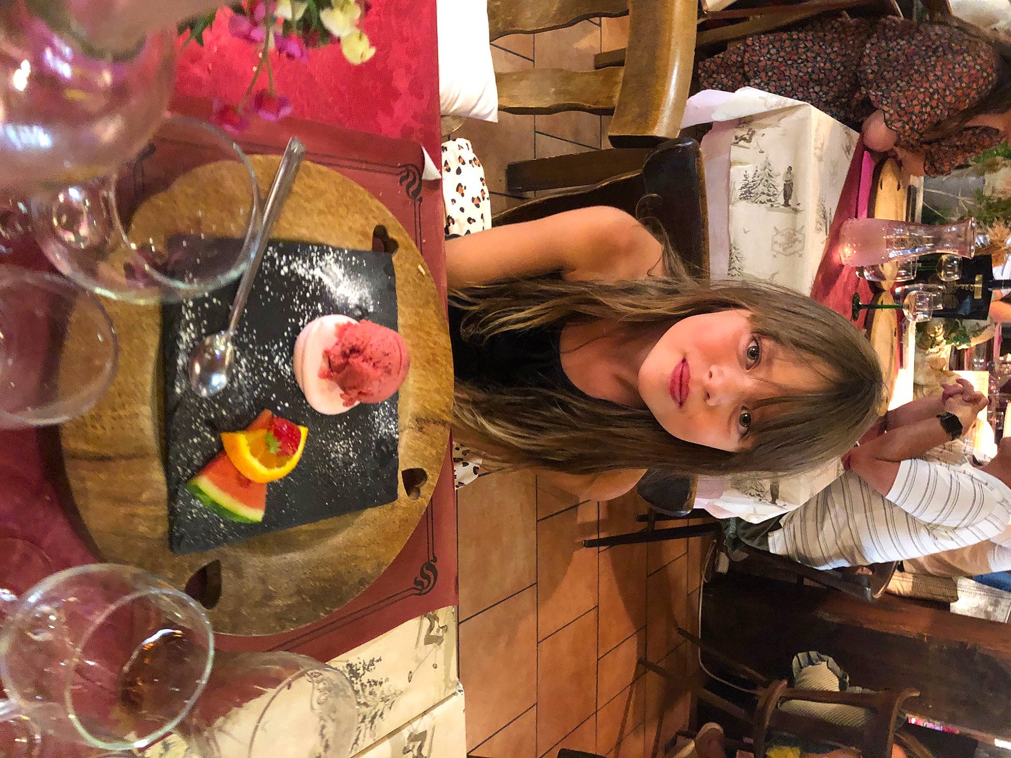 Amy participe au concours pour gagner de l'argent avec cette photo : circle, comfort_food, cuisine, dish, event, fashion, fashion_accessory, flesh, food, fun, glass, hat, human, human_settlement, person, plate, public_space, smile, sweetness, tableware