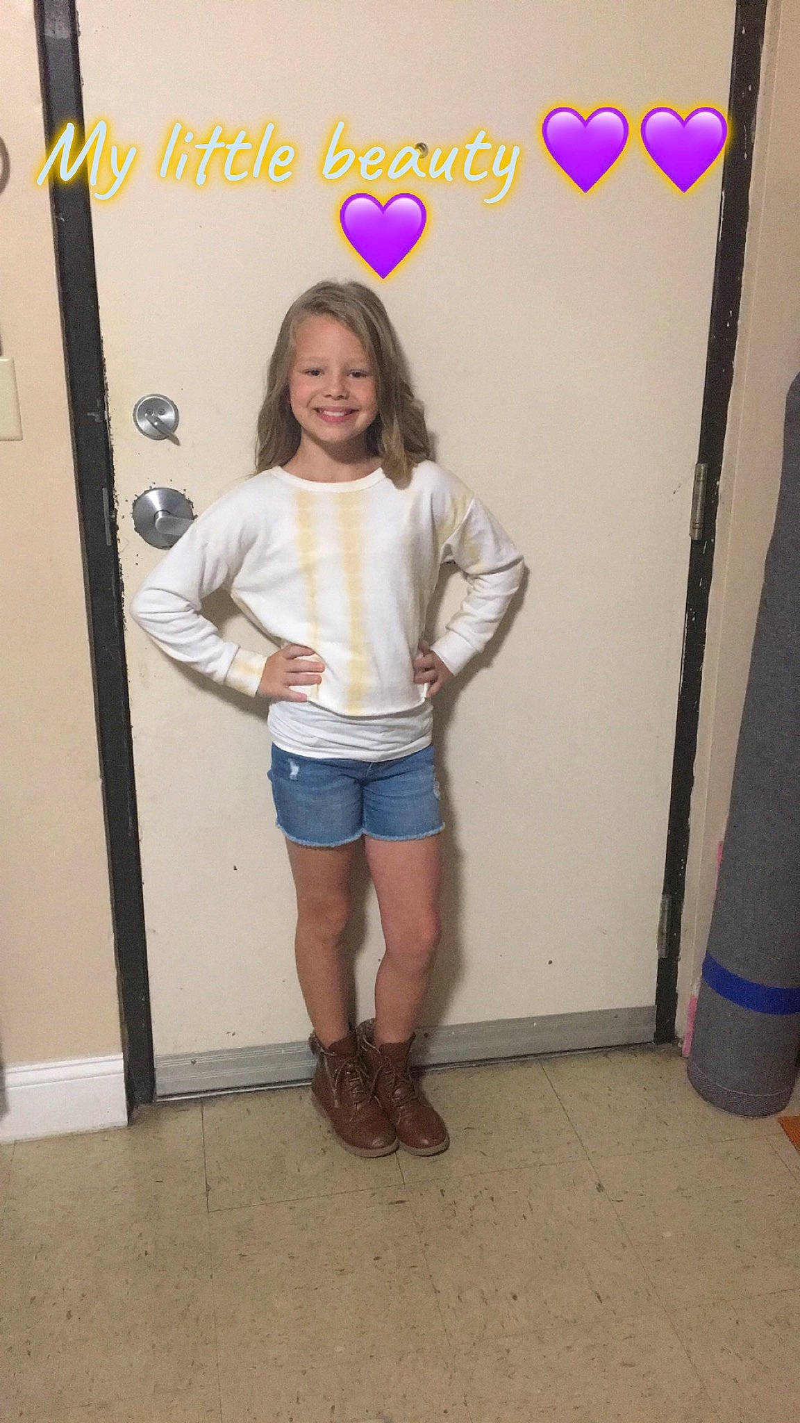 Tana is registered to the contest to win money with this photo: balloon, design, electric_blue, fashion_design, fun, happy, human_leg, joint, joy, knee, magenta, party_supply, person, room, sandal, sleeve, smile, street_fashion, t_shirt, thigh