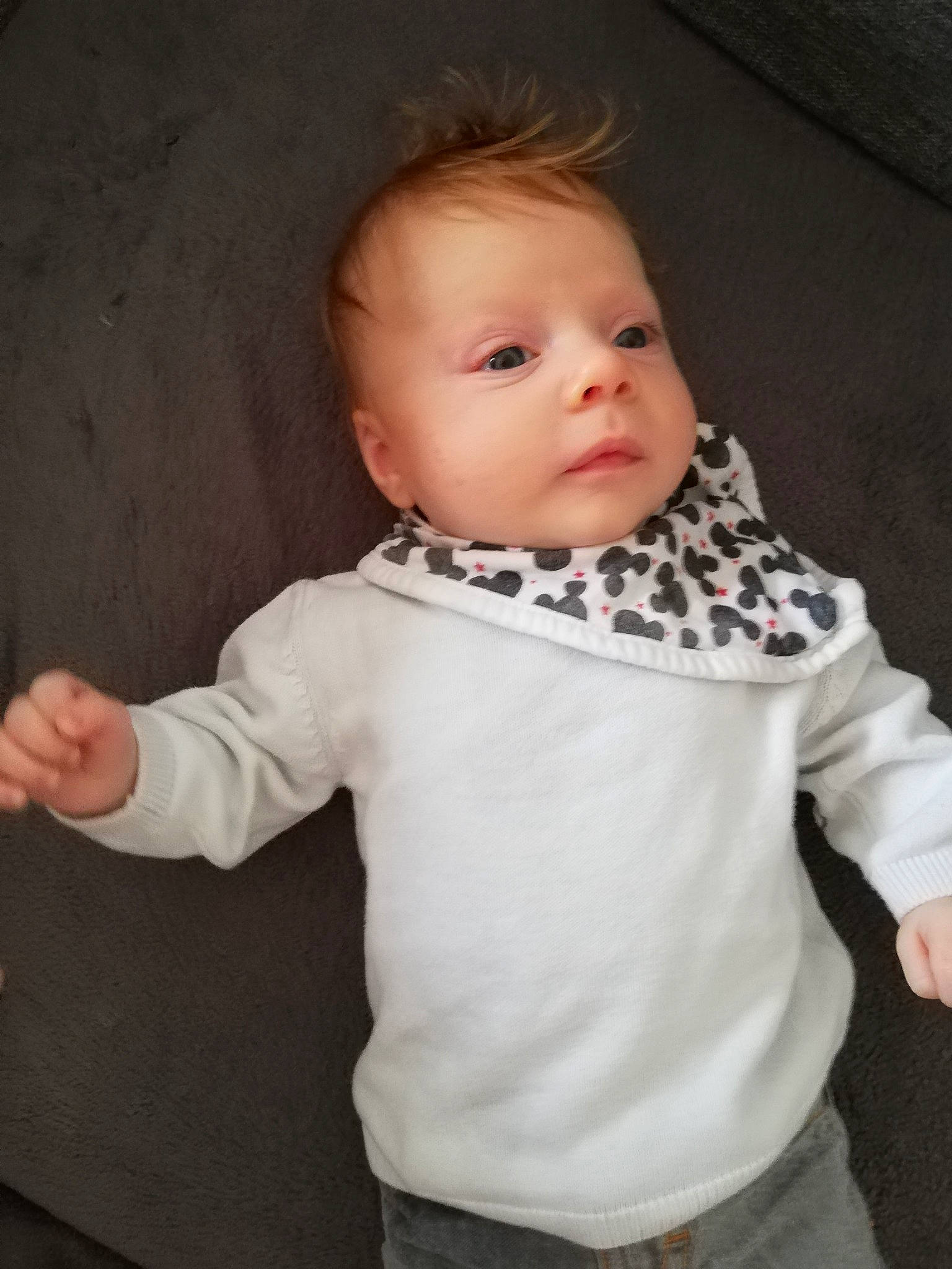 Aaron a rejoint le concours — aidez-le/la à gagner de superbes lots ! baby_toddler_clothing, cheek, clothing, collar, dress_shirt, facial_expression, gesture, grey, hairstyle, head, human_body, iris, joint, neck, nose, person, product, shoulder, skin, sleeve