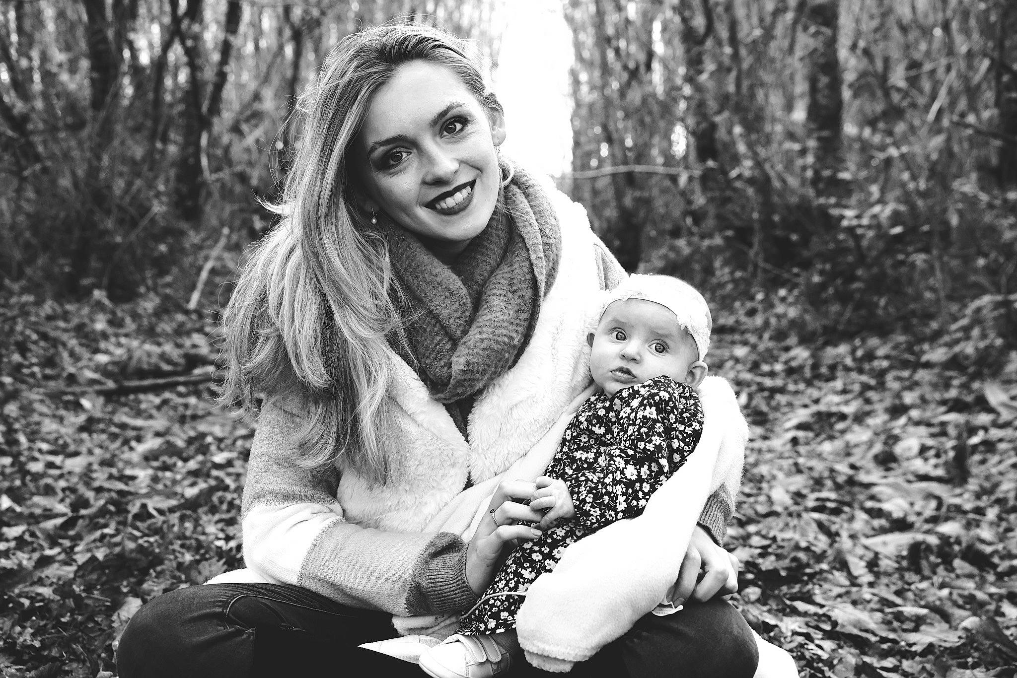 Mélody a rejoint le concours — aidez-le/la à gagner de superbes lots ! baby, black, black_and_white, child, facial_expression, flash_photography, grass, happy, headwear, interaction, joy, monochrome, monochrome_photography, people_in_nature, person, photograph, plant, smile, standing, style