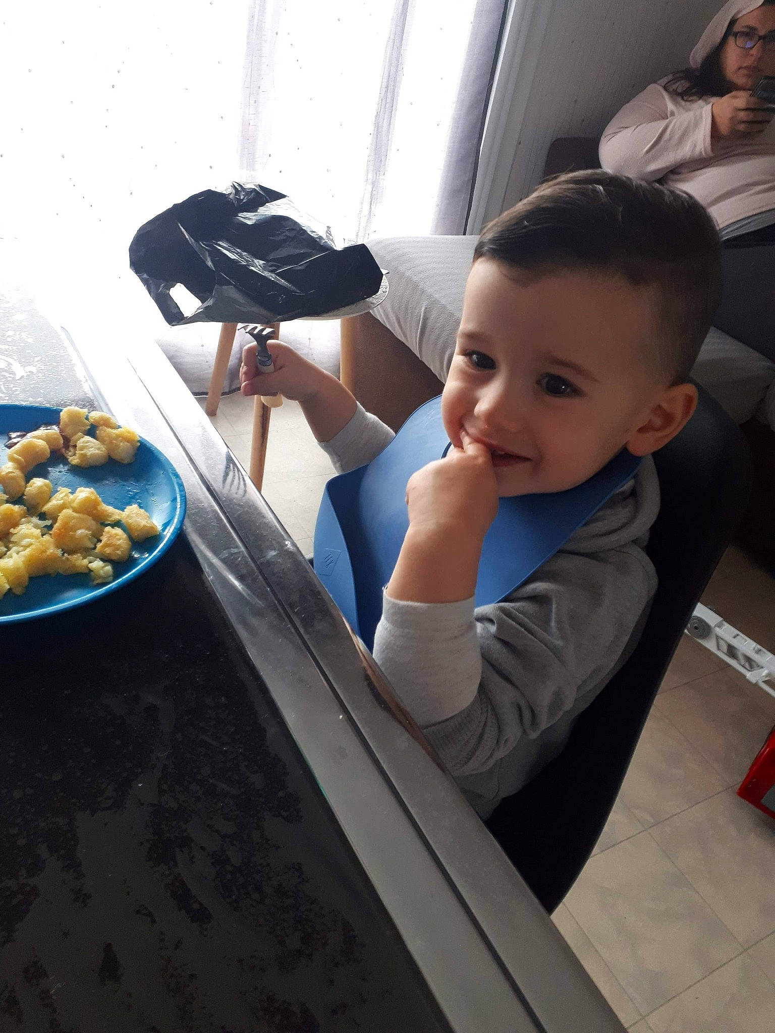 Kenzo a rejoint le concours — aidez-le/la à gagner de superbes lots ! breakfast, child, comfort_food, cuisine, dish, eating, fast_food, food, joy, junk_food, lunch, meal, person, snack, toddler, vegetarian_food