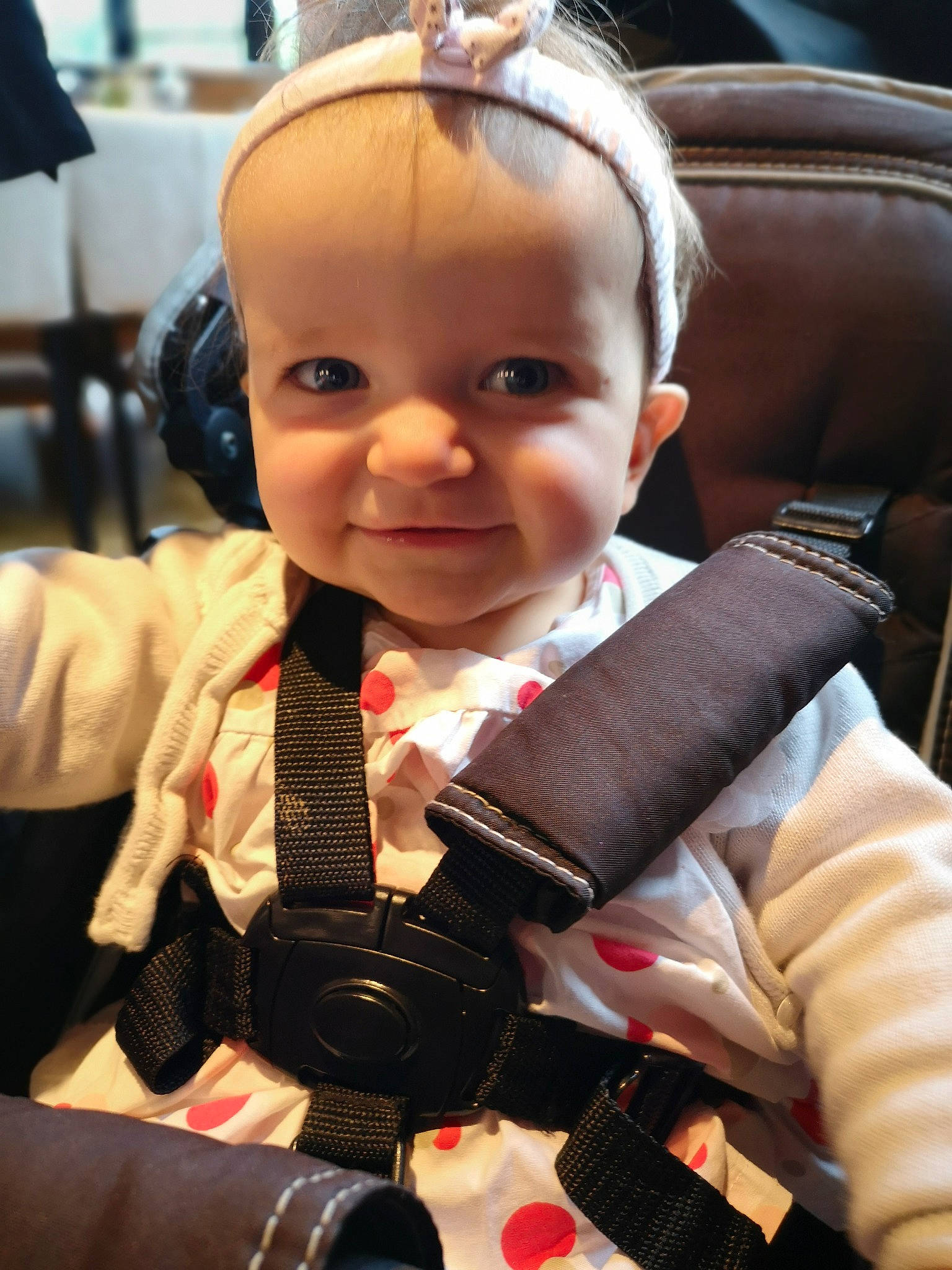 Lyana participe au concours pour gagner de l'argent avec cette photo : auto_part, baby, baby_carriage, baby_products, car_seat, carmine, cheek, child, comfort, fun, happy, head, joy, luxury_vehicle, people, person, seat_belt, sitting, skin, smile