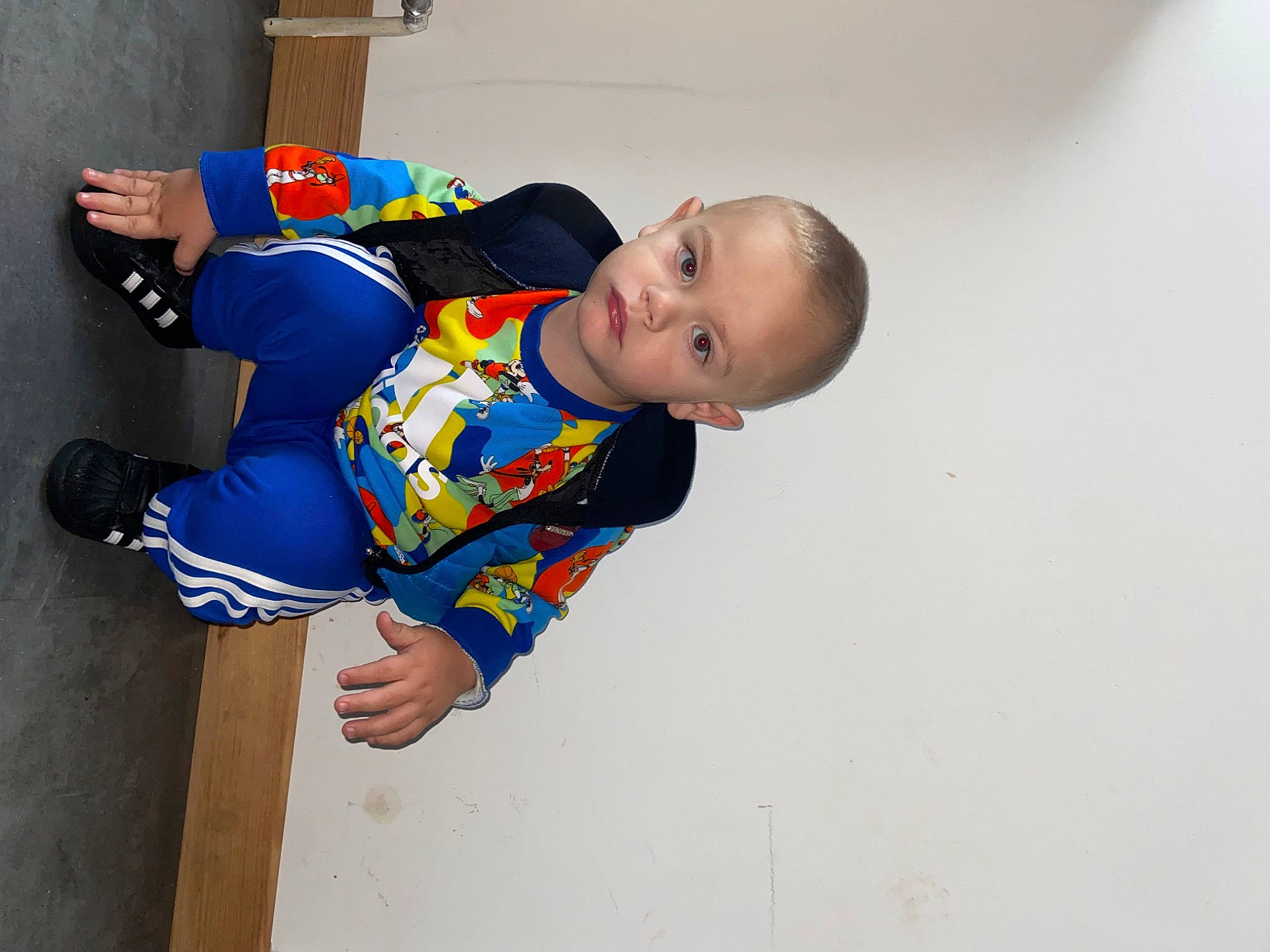 Cristian George a rejoint le concours — aidez-le/la à gagner de superbes lots ! baby, baby_toddler_clothing, child, comfort, elbow, electric_blue, fun, happy, leisure, person, play, recreation, sitting, sleeve, smile, sportswear, t_shirt, toddler